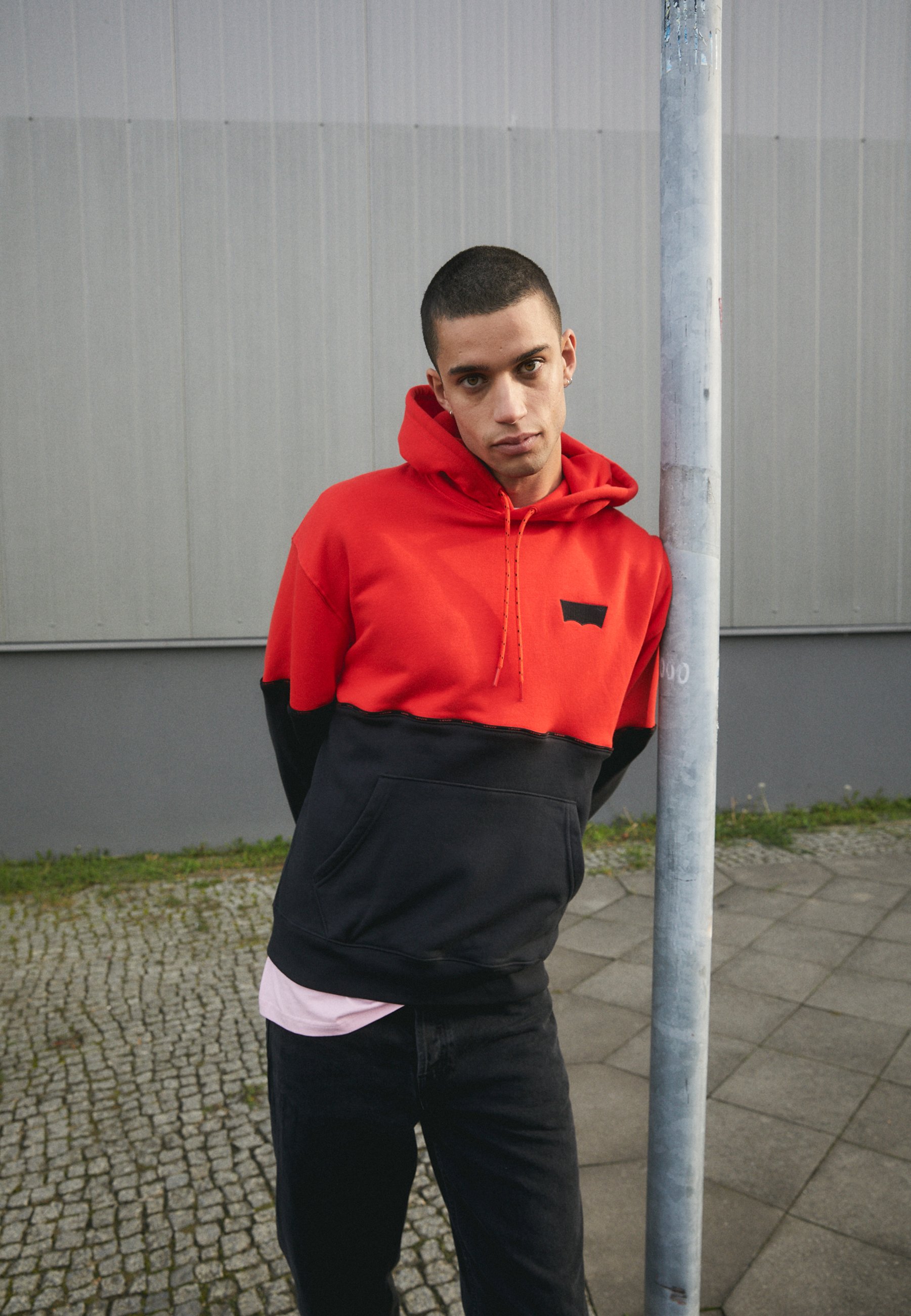Levi's® GRAPHIC PIPING - Hoodie - flame scarlet/caviar/red