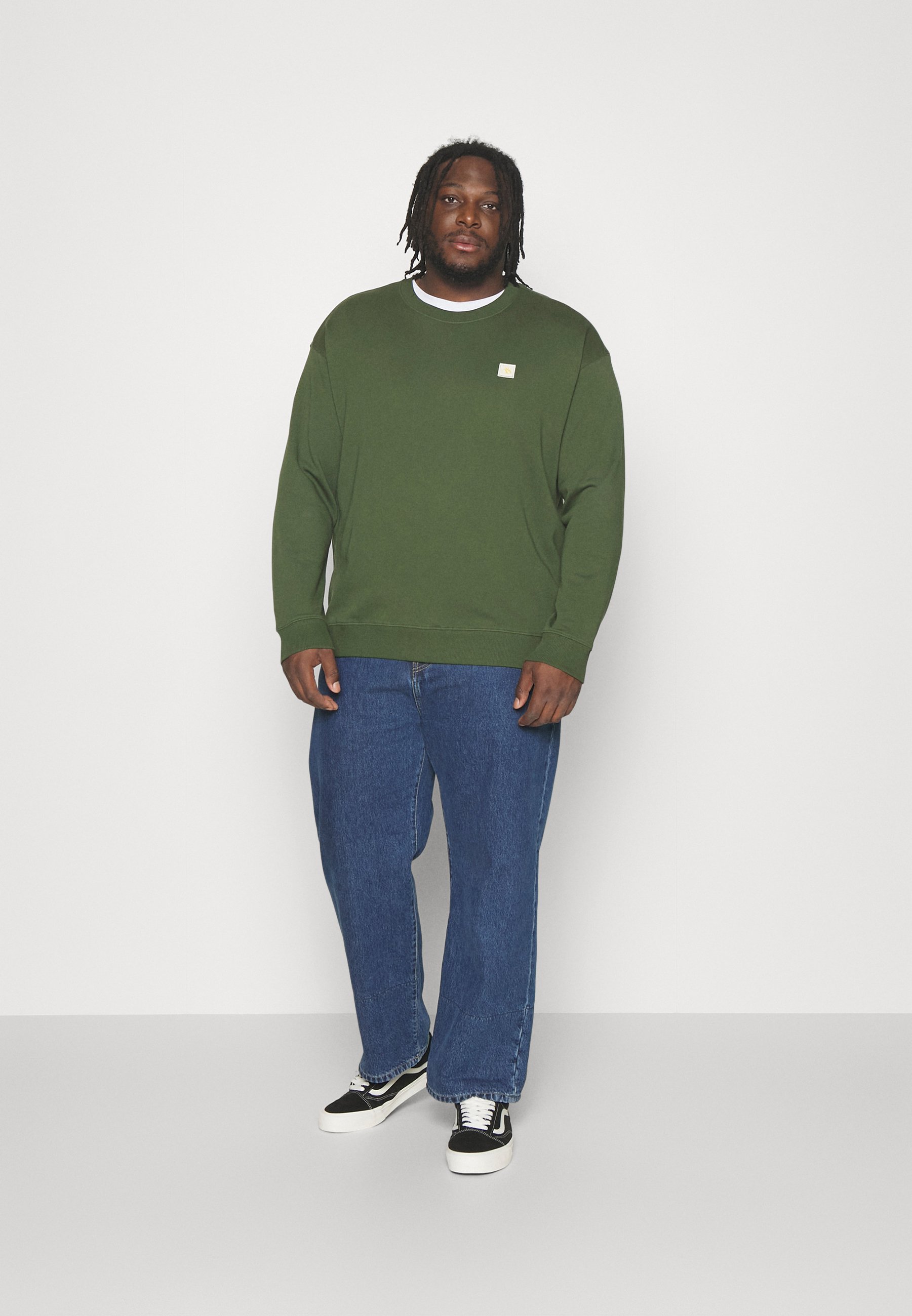 Scotch & Soda ESSENTIALS LOGO BADGE CREW NECK - Sweatshirt - field green/dark green