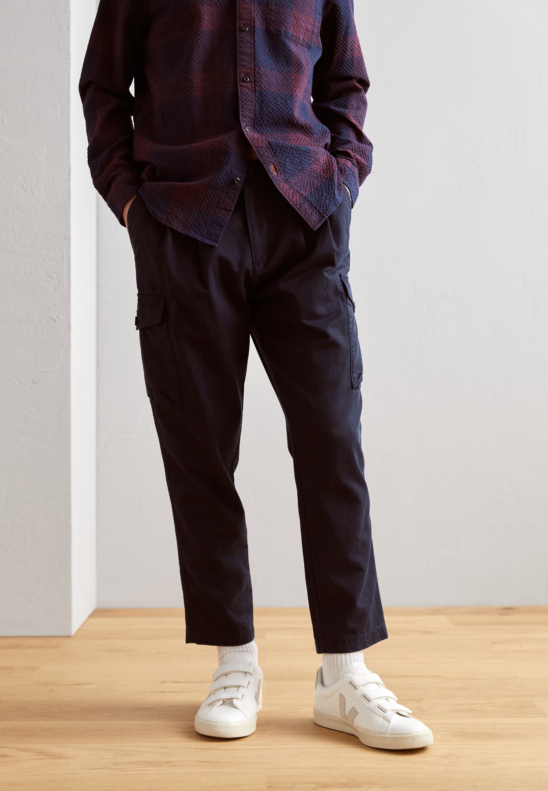 Scotch & Soda TWILL PLEATED CARGO  - Cargo trousers - blue denim/dark green