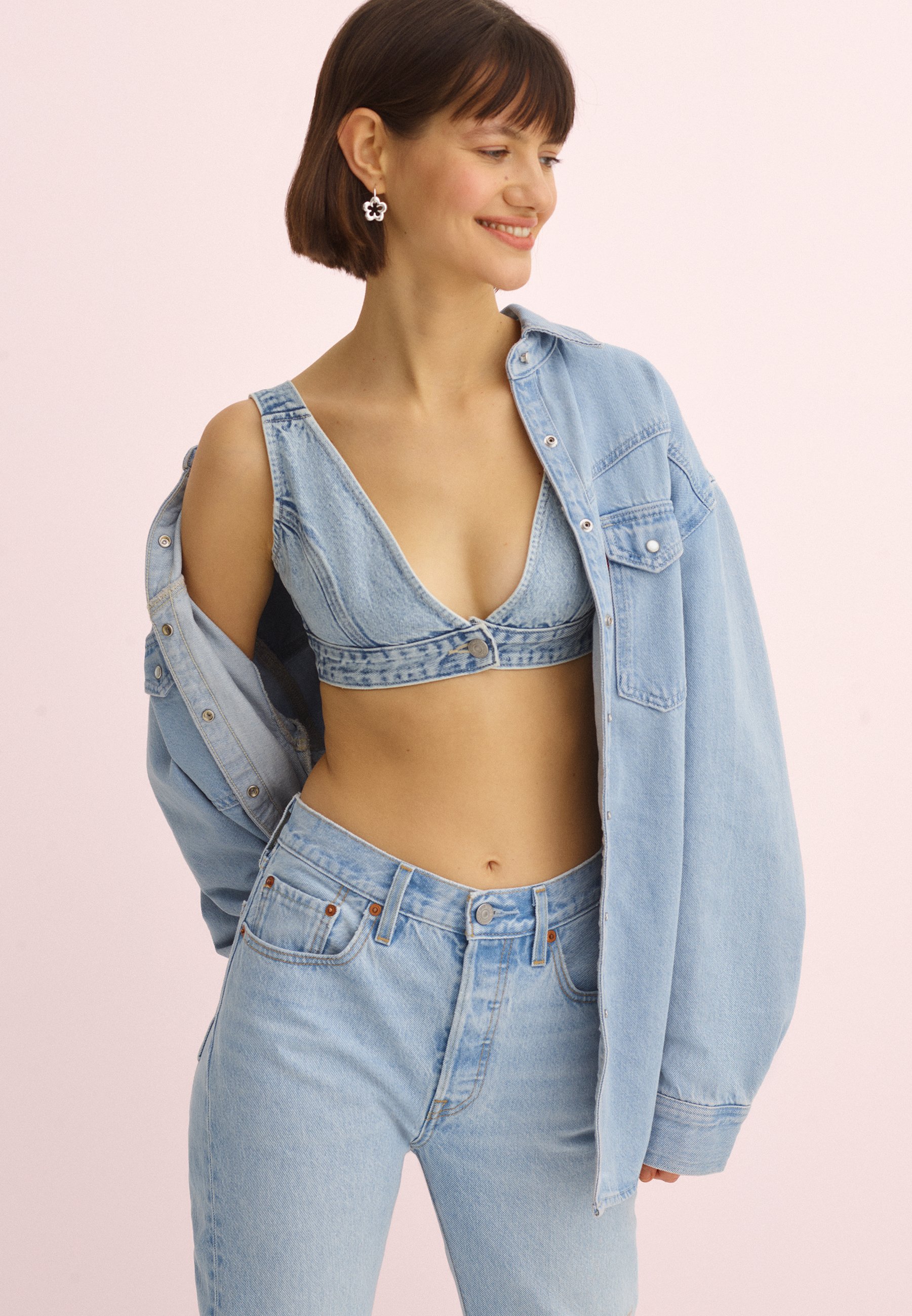 Levi's® JOLI DENIM CROP TOP - Blouse - say less 3/blue denim