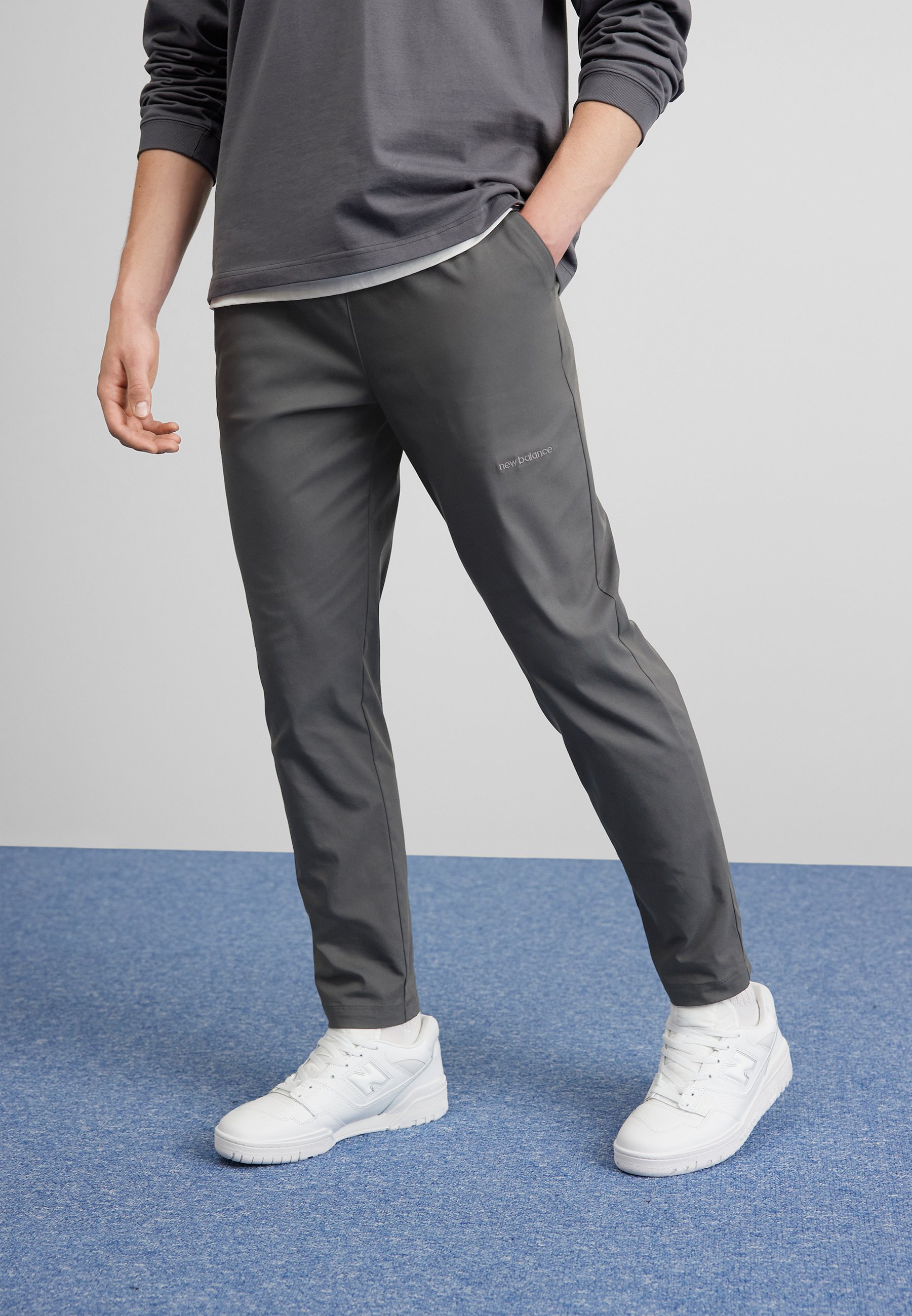 NB ATHLETICS LINEAR WOVEN - Tracksuit bottoms - blacktop/black