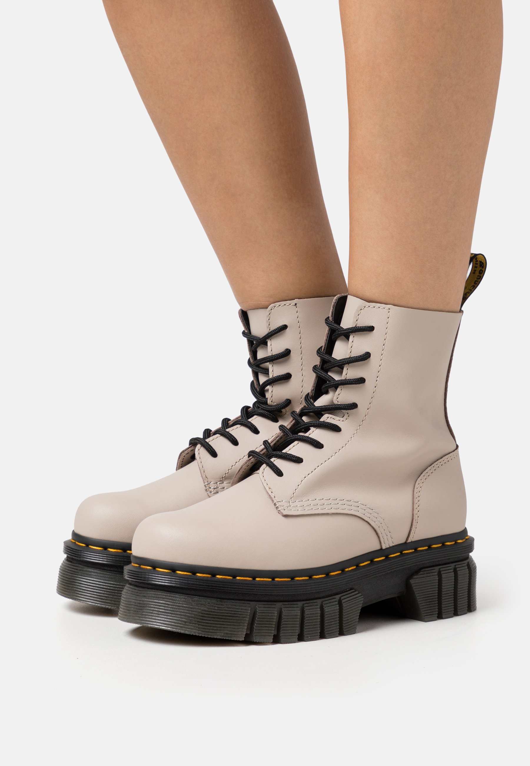 Dr. Martens AUDRICK 8-EYE BOOT - Lace-up ankle boots - vintage taupe/taupe