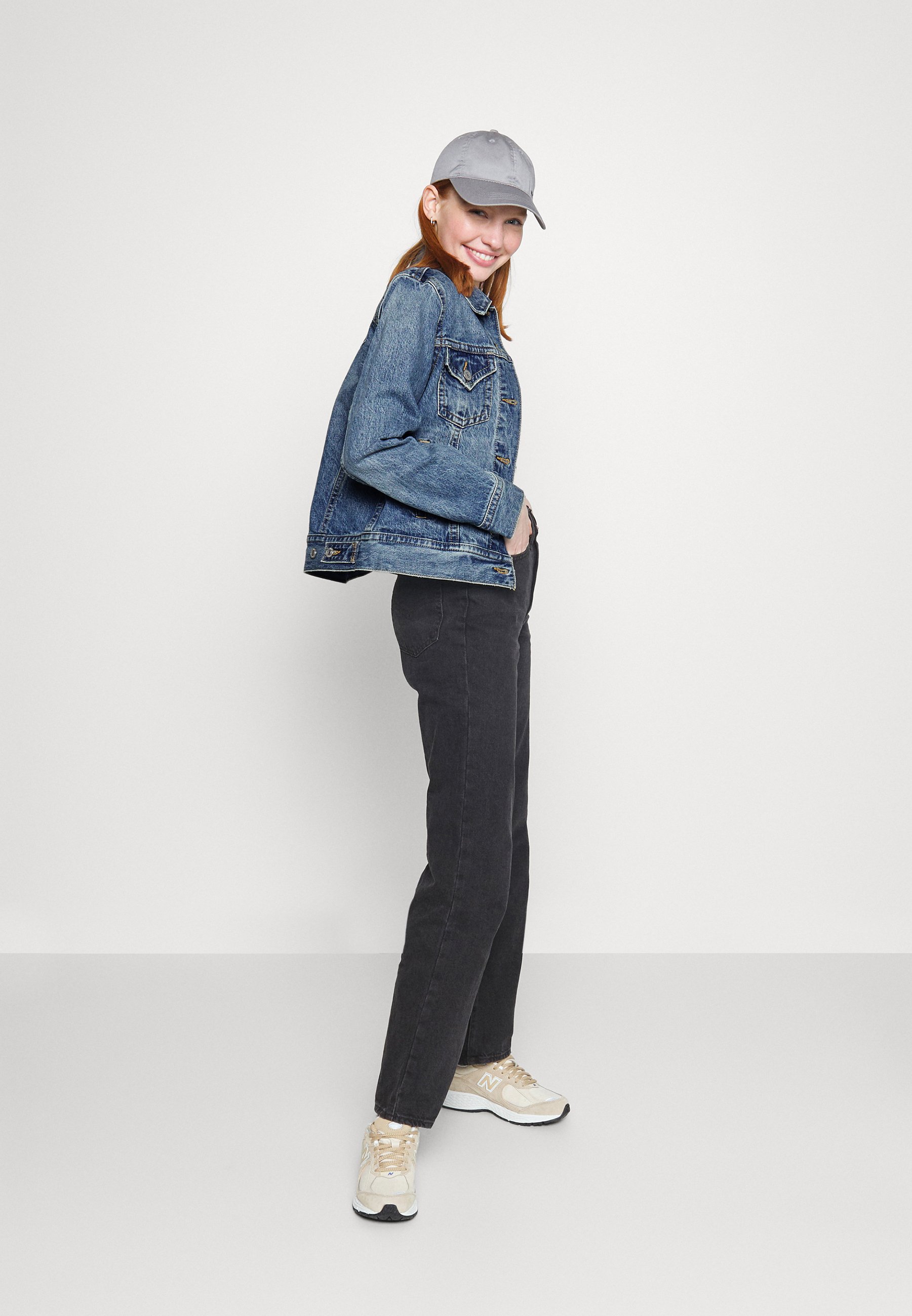 Levi's® NOUGHTIES TRUCKER - Denim jacket - blue denim