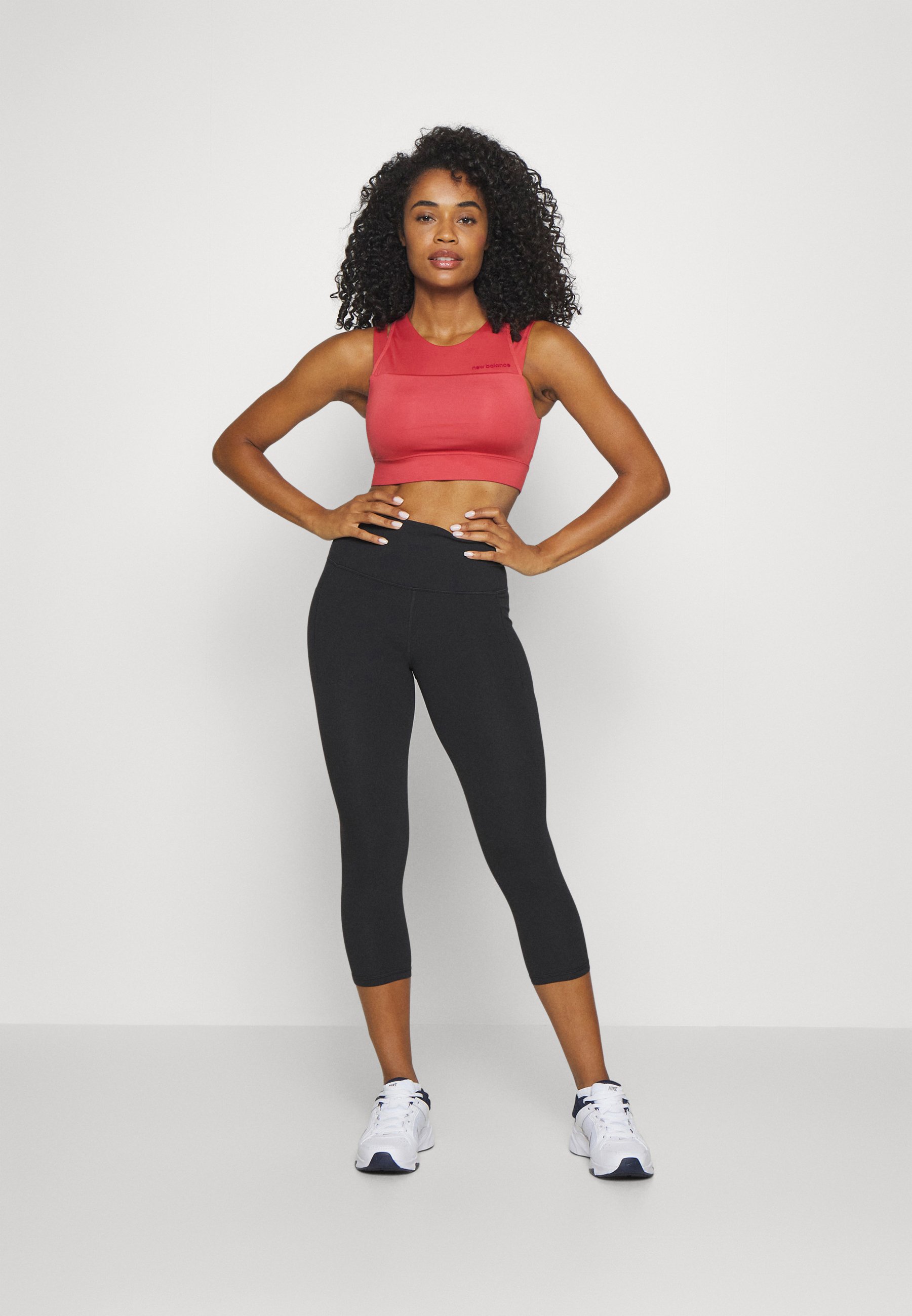 NB SHAPE SHIELD CROP BRA - Medium support sports bra - astro dust/red