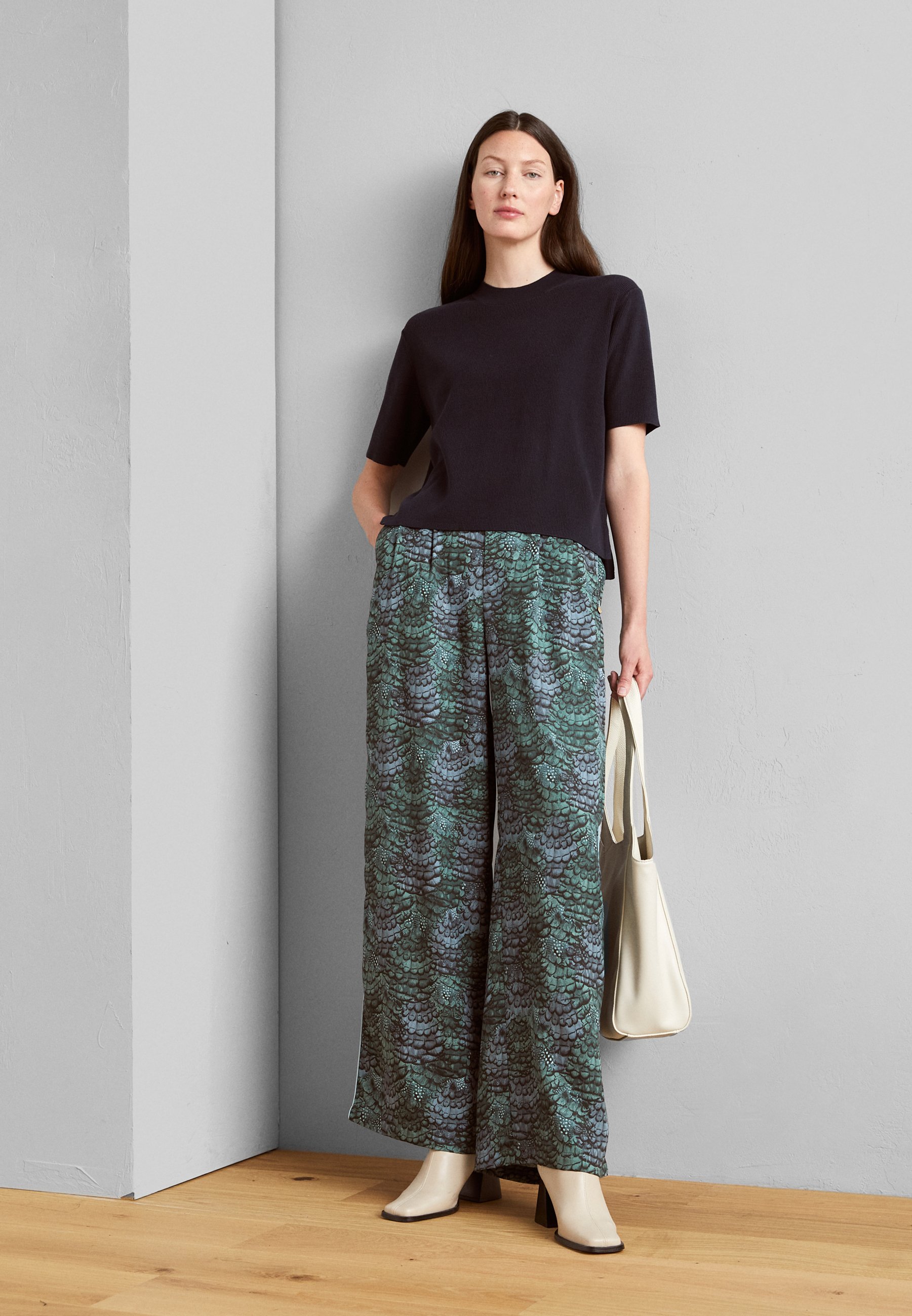 Scotch & Soda ELENI HIGH RISE WIDE LEG PYJAMA PANT - Trousers - feather bottle green/green