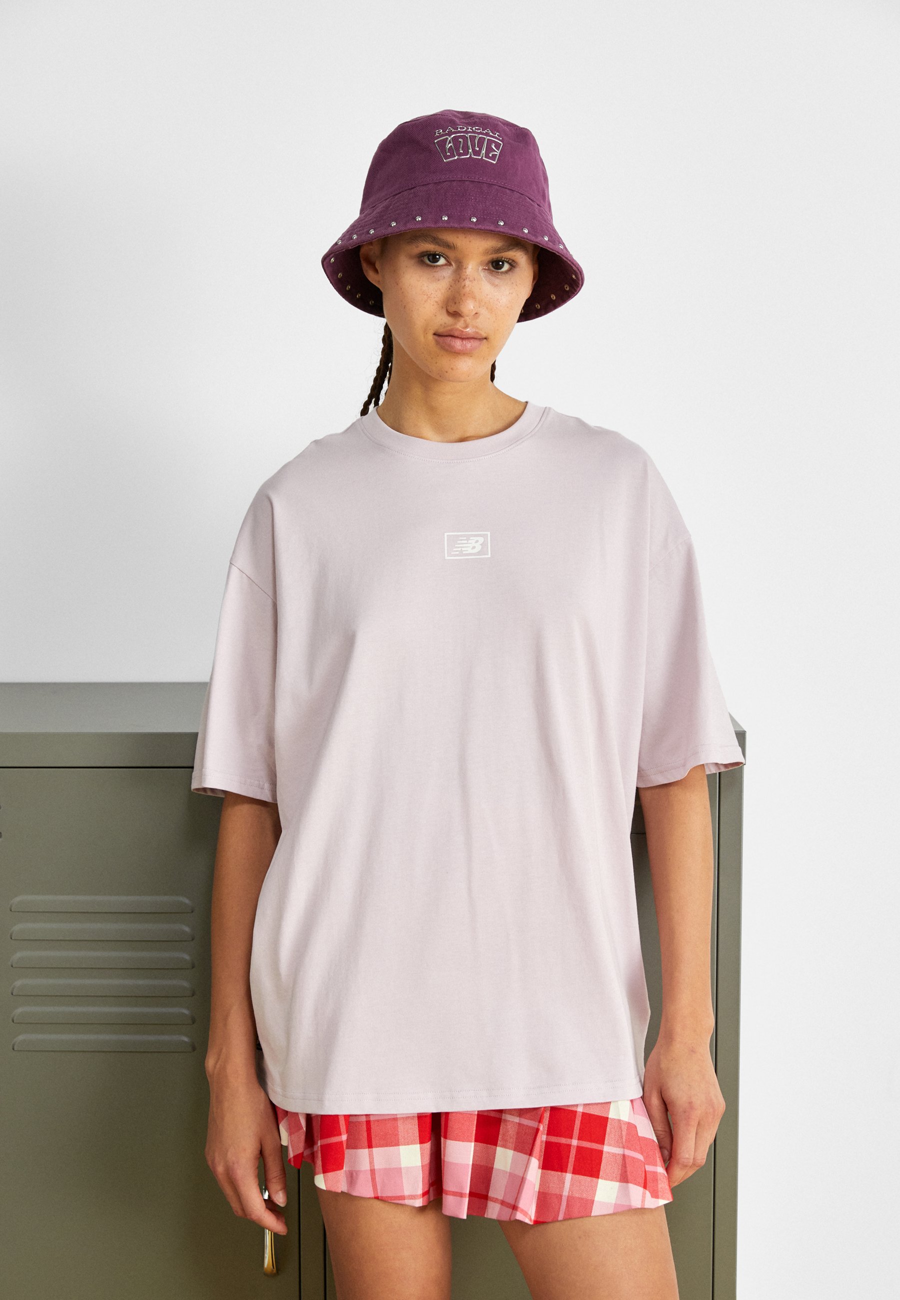 NB ESSENTIALS GRAPHIC OVERSIZED - Print T-shirt - december sky/light pink