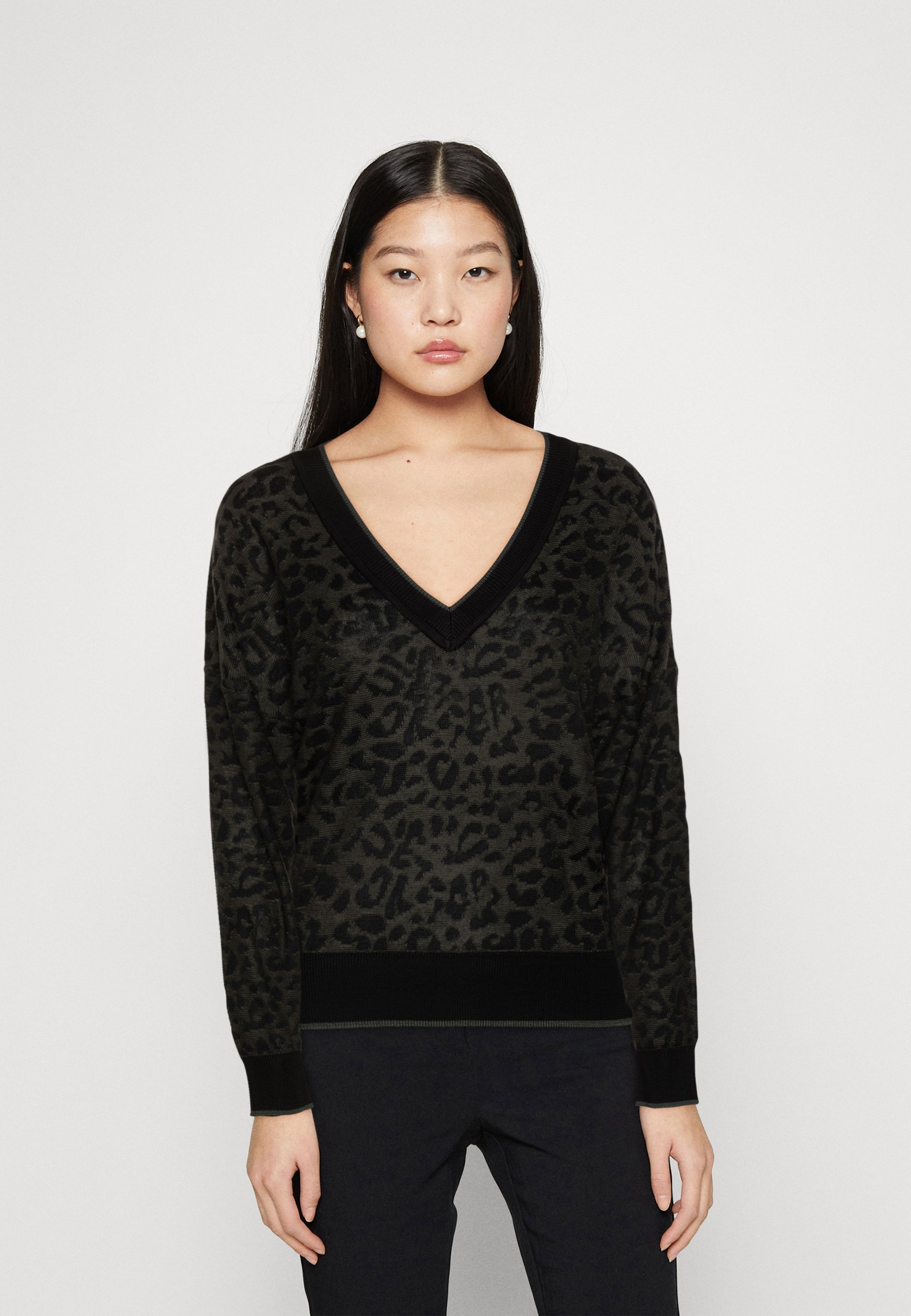 Scotch & Soda ANIMAL JACQUARD V NECK - Jumper - military/anthracite
