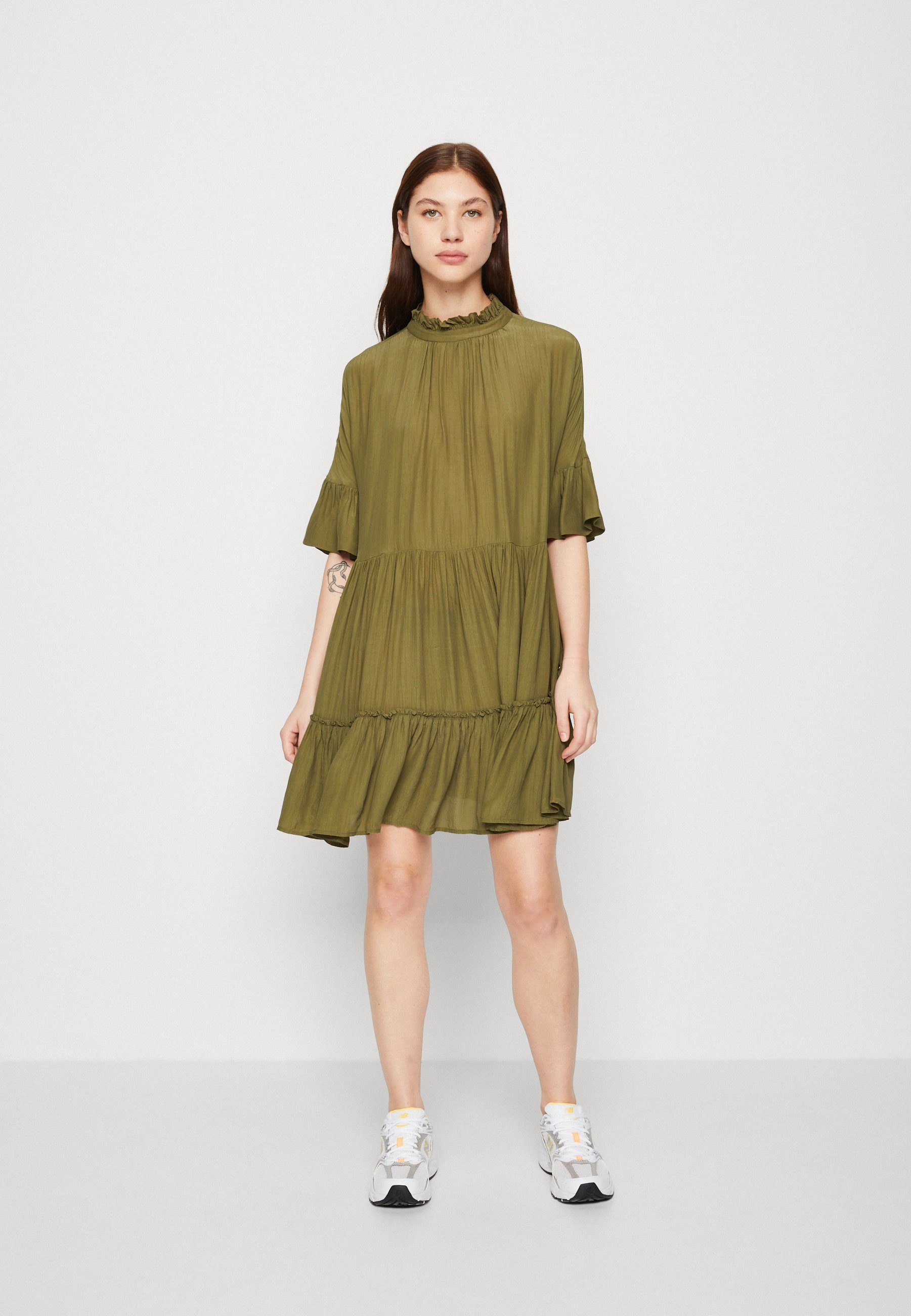 Scotch & Soda SHORT DRESS WITH RUFFLE SLEEVE DETAIL - Day dress - army green/green