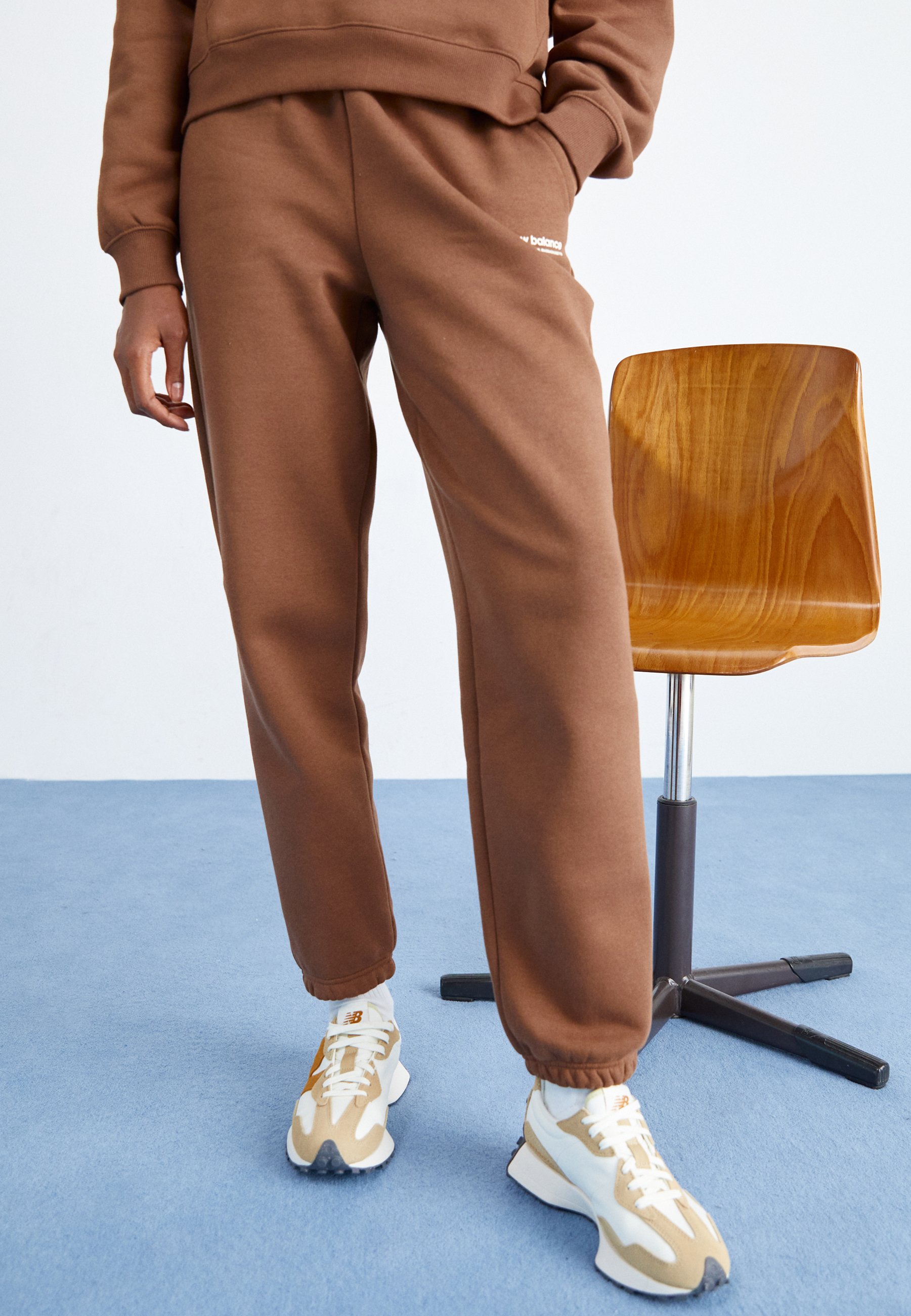 NB LINEAR HERITAGE - Tracksuit bottoms - pinecone/brown