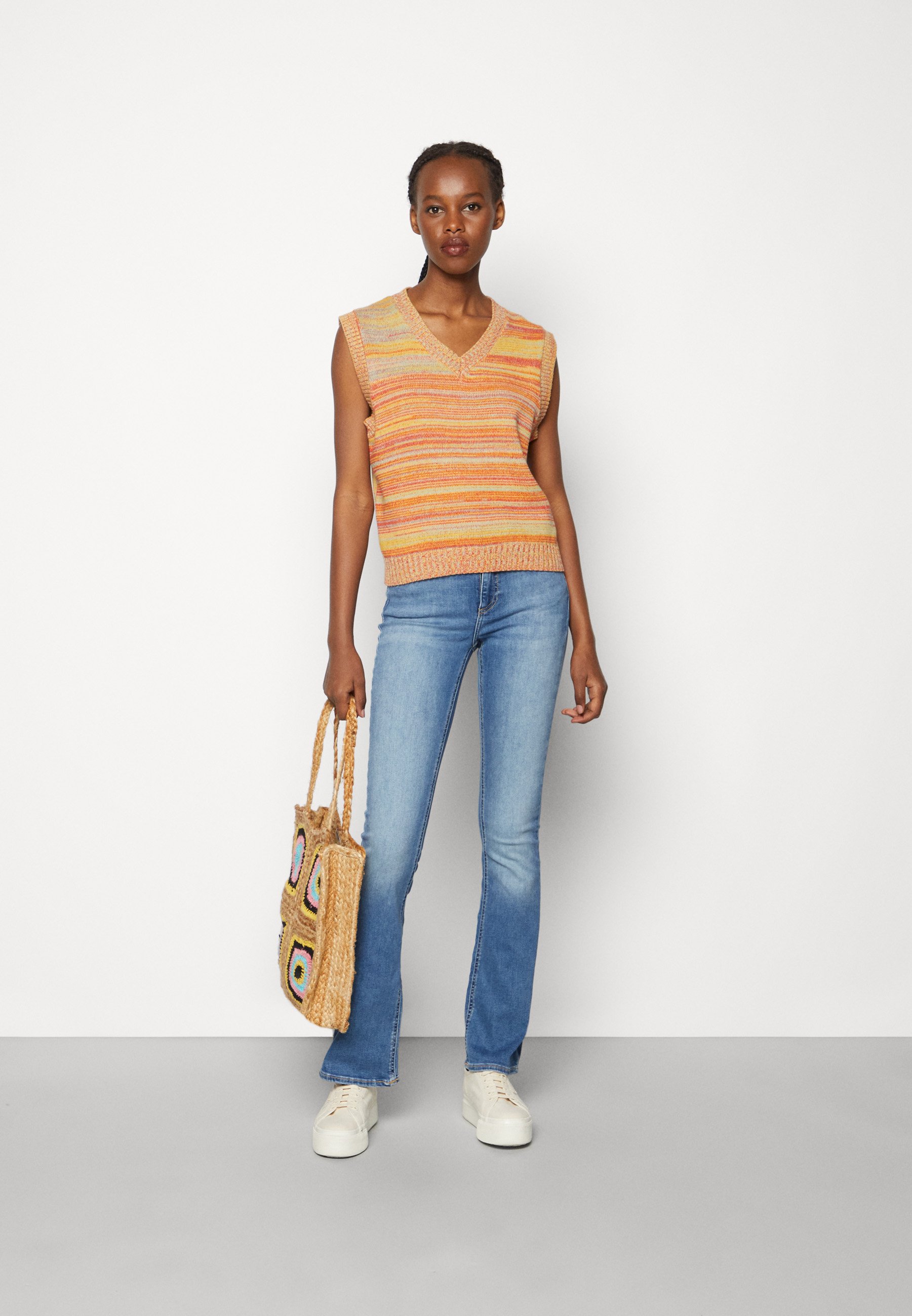 ONLY ONLBLUSH LIFE MID FLARED  - Flared Jeans - light blue denim/light-blue denim