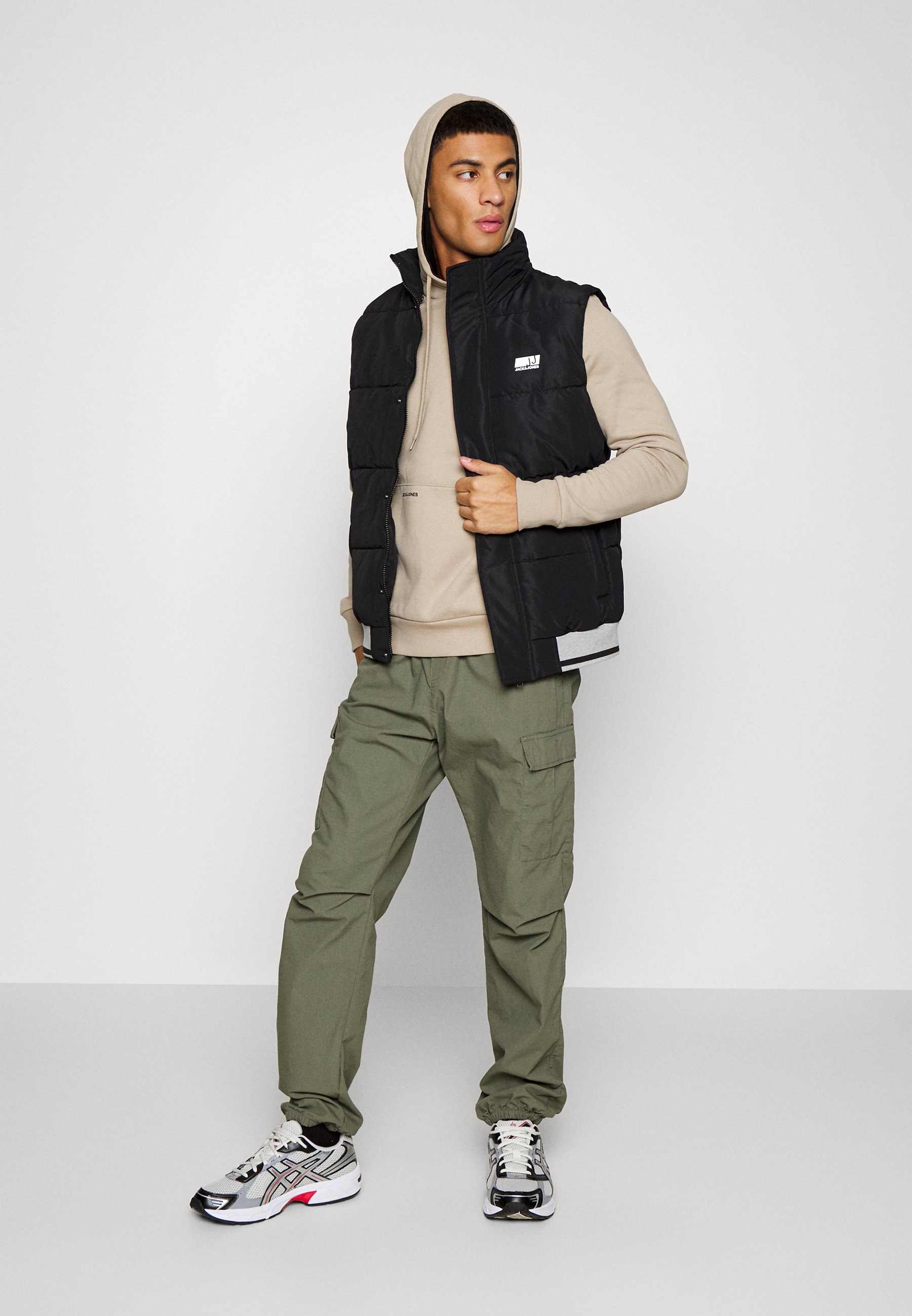 Jack &Jones JCOFENDER BODYWARMER - Waistcoat - black