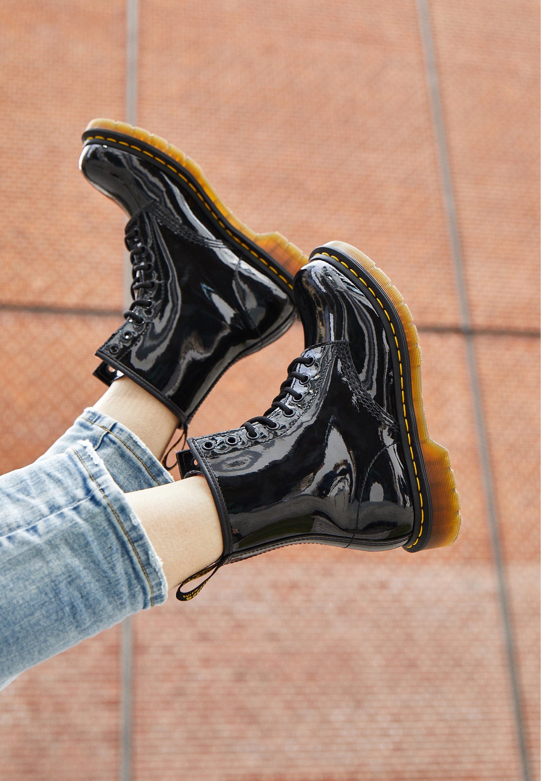 Dr. Martens 1460 8 EYE BOOT LAMPER - Lace-up ankle boots - black