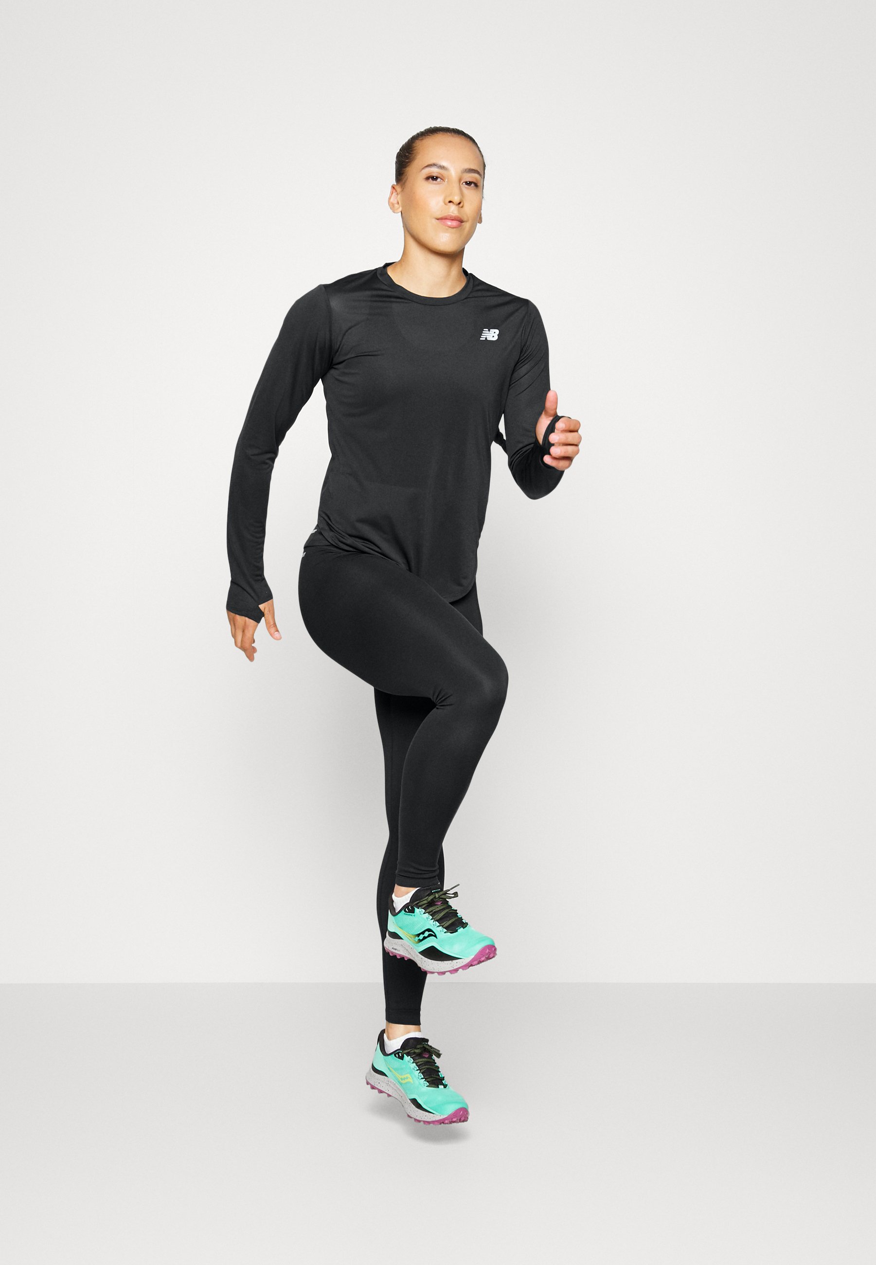 NB ACCELERATE LONG SLEEVE - Long sleeved top - black