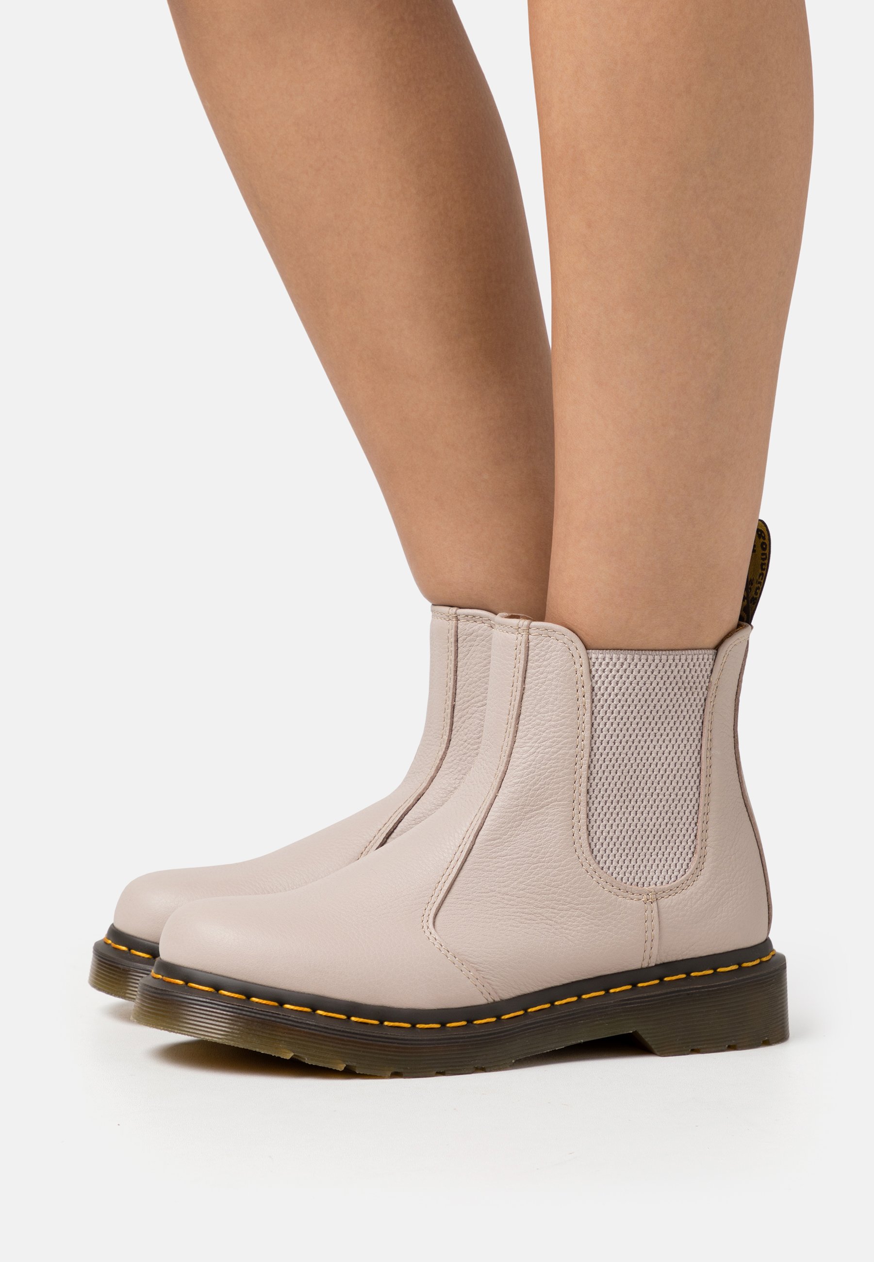 Dr. Martens Classic ankle boots - vintage taupe/taupe