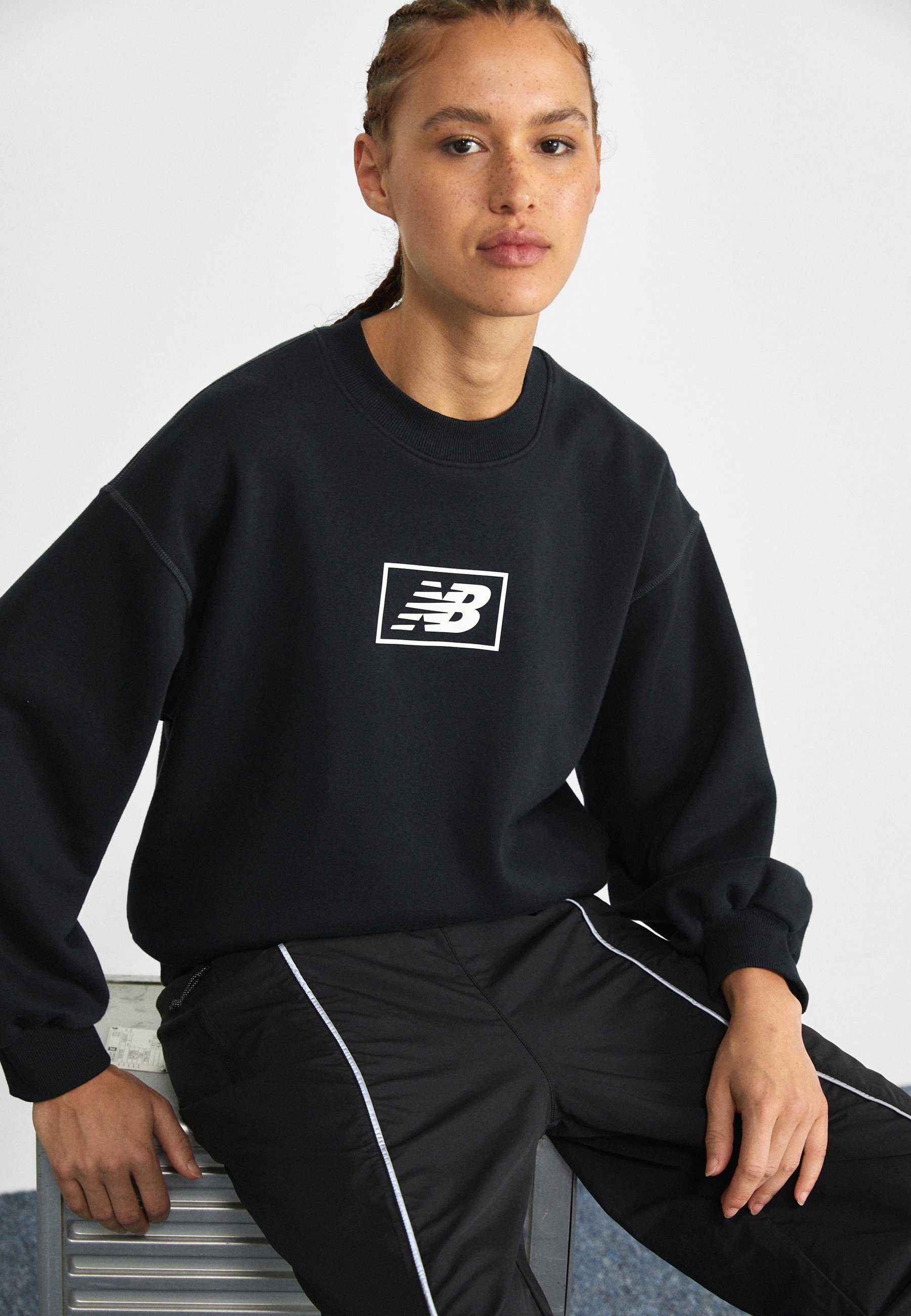 NB ESSENTIALS AMERICANA BRUSHED BACK CREW - Sweatshirt - black