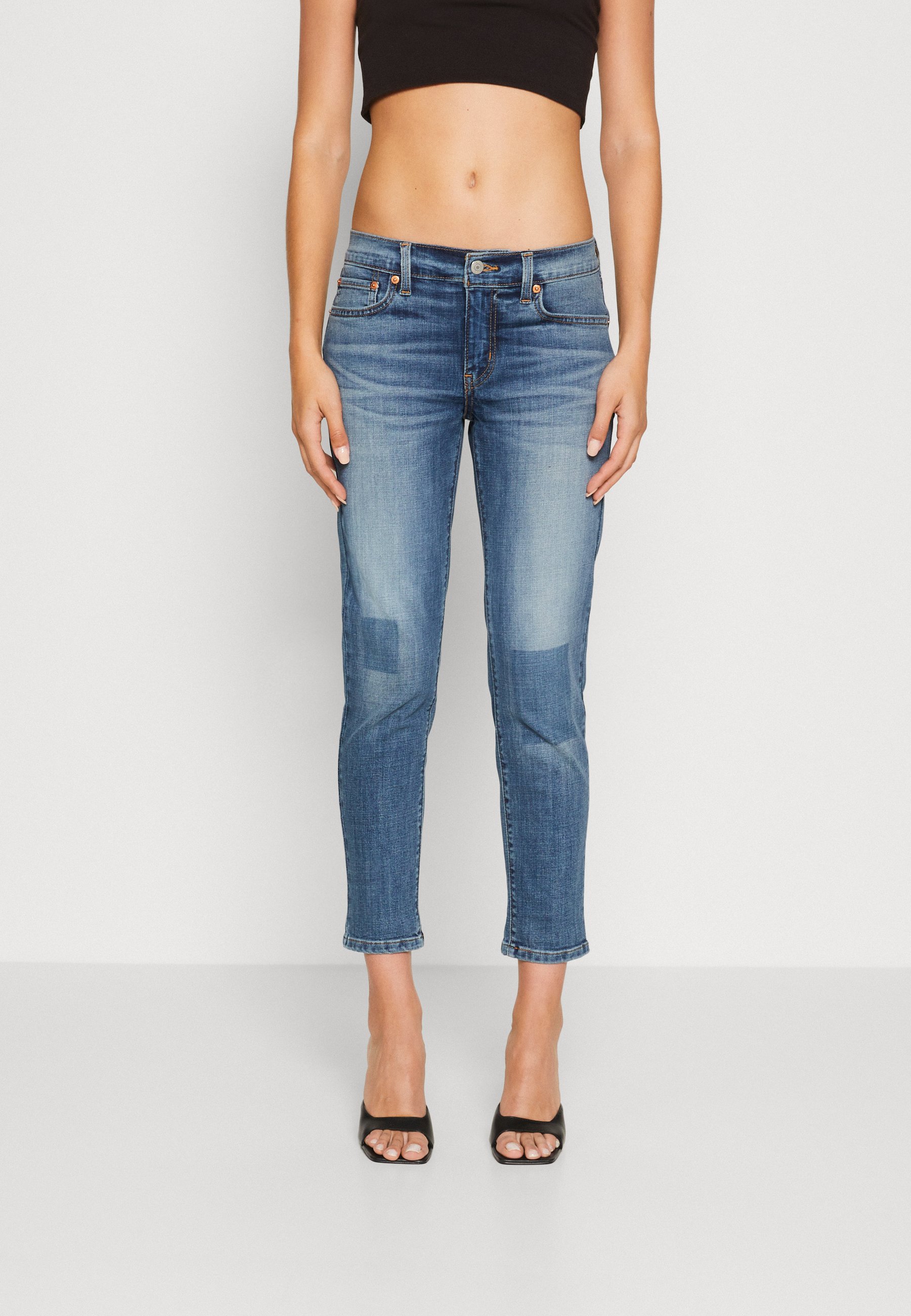 Levi's® MID RISE BOYFRIEND - Slim fit jeans - shadow of a doubt/stone blue denim
