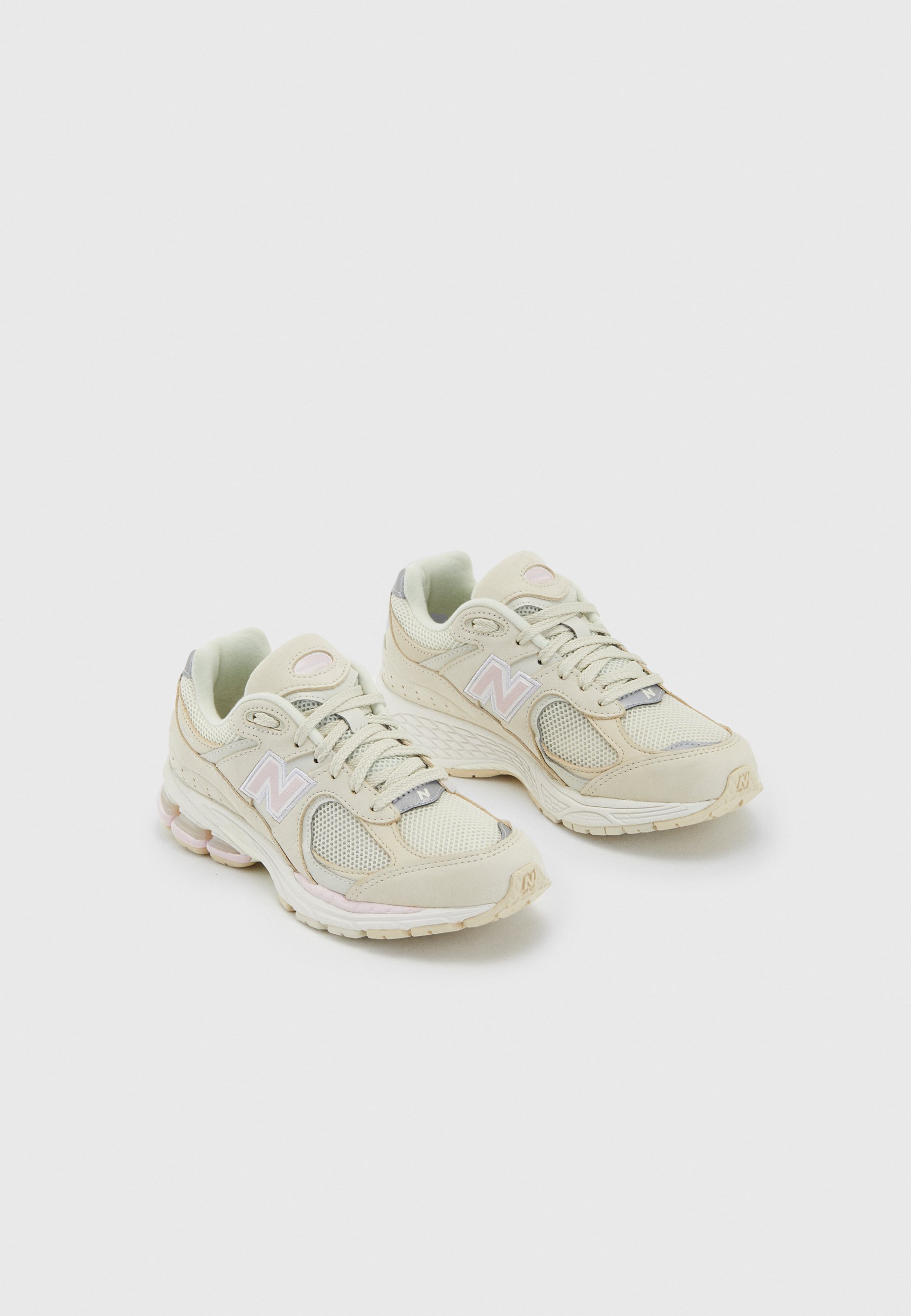 NB 2002R - Trainers - turtledove/sand