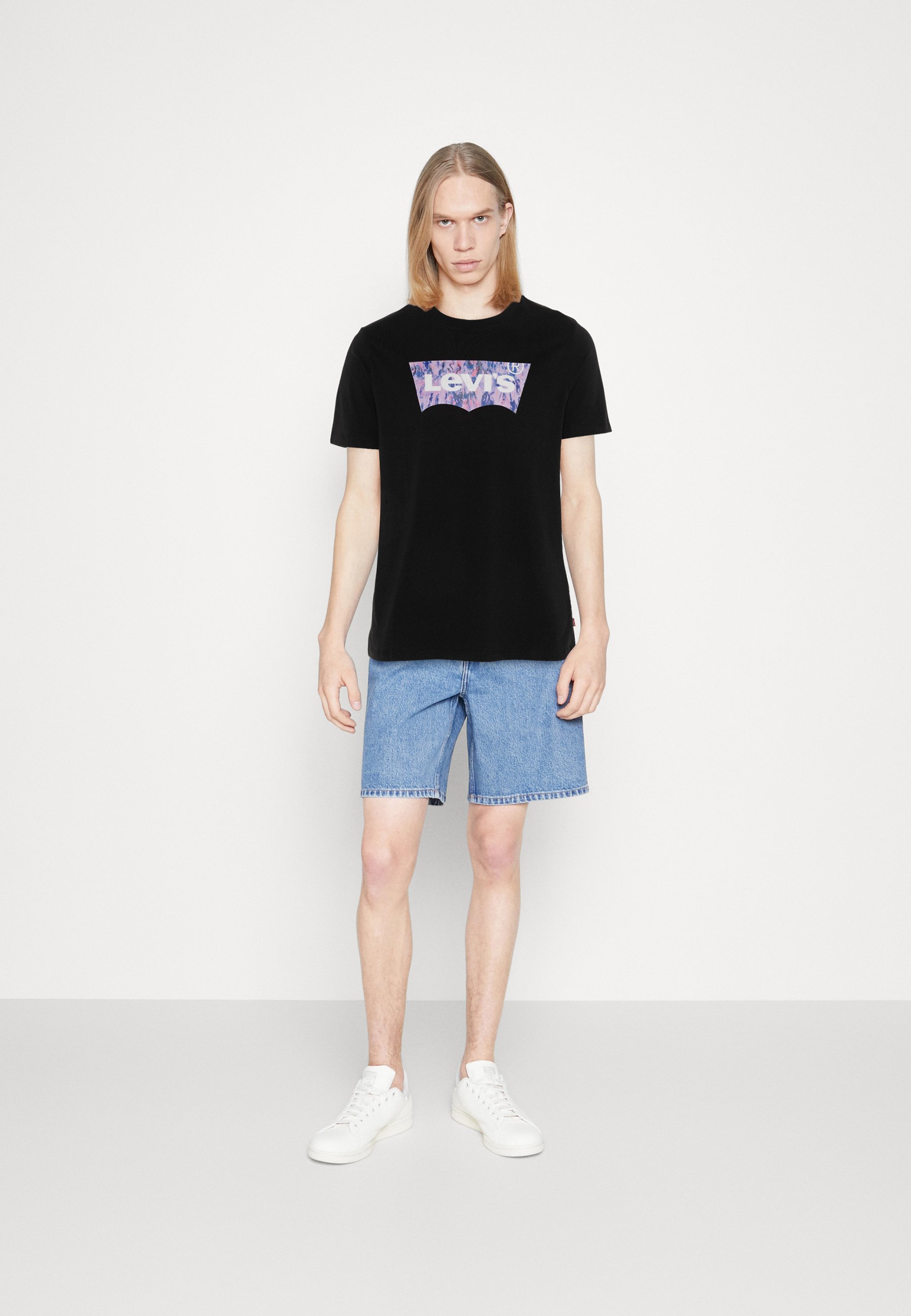 Levi's® GRAPHIC CREWNECK TEE - Print T-shirt - watercolor/black