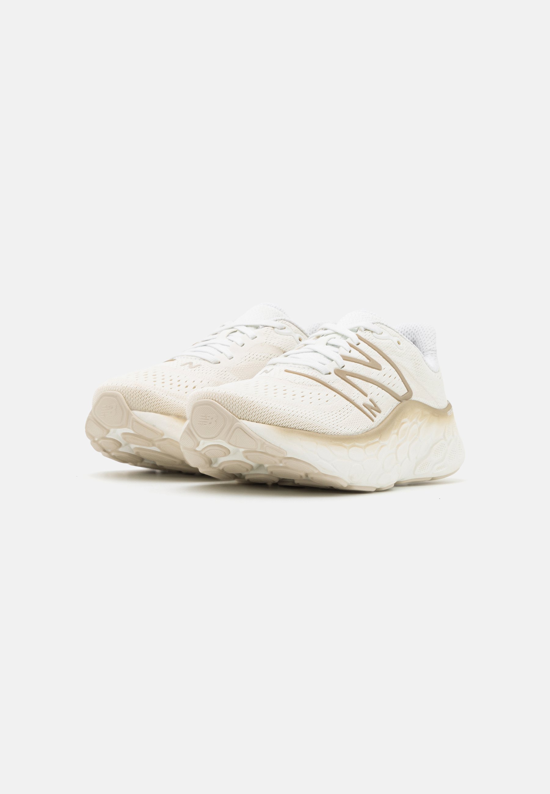 NB FRESH FOAM X MORE V4 - Neutral running shoes - white