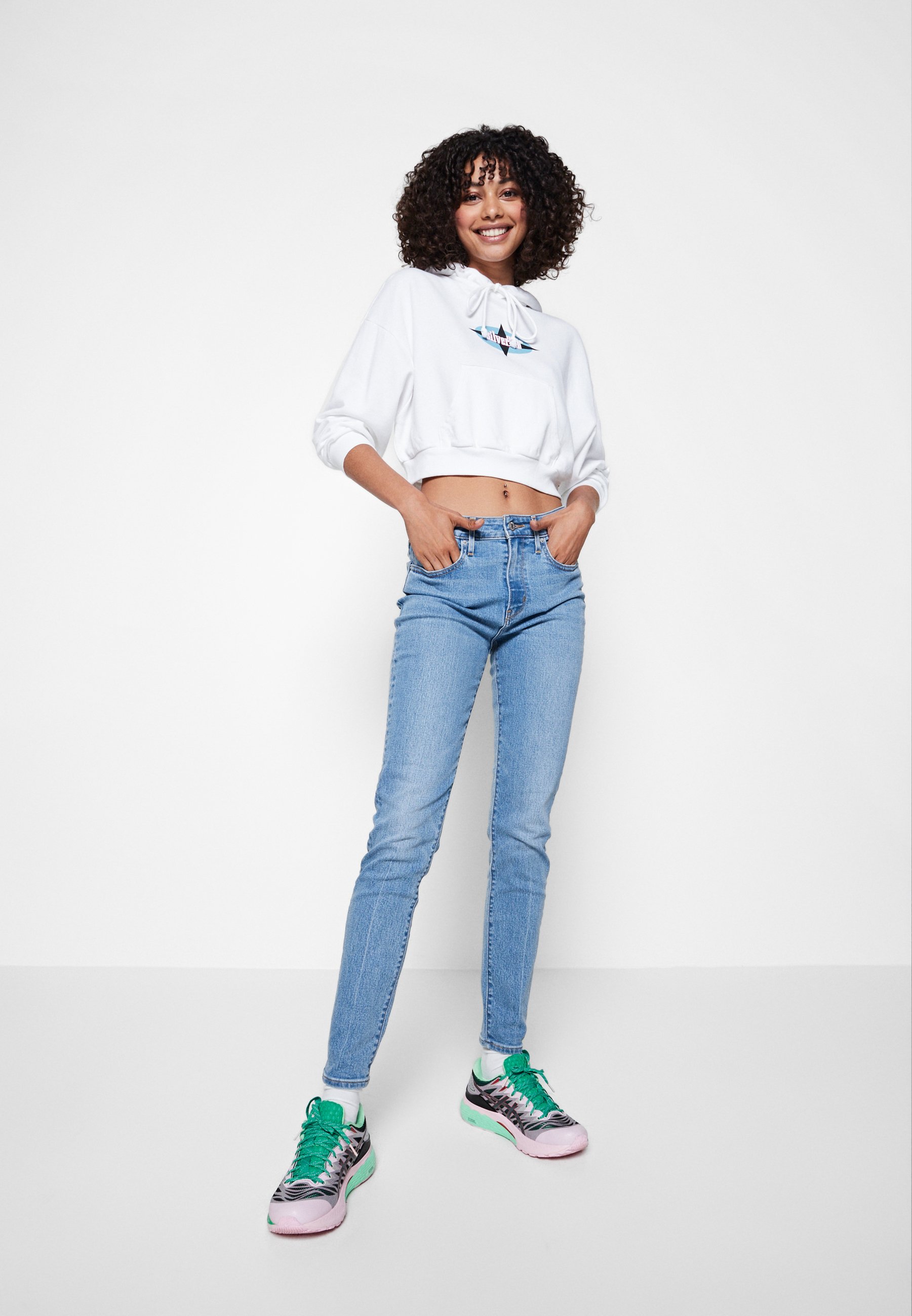 Levi's® GRAPHIC LAUNDRY HOODIE - Sweatshirt - star white/white