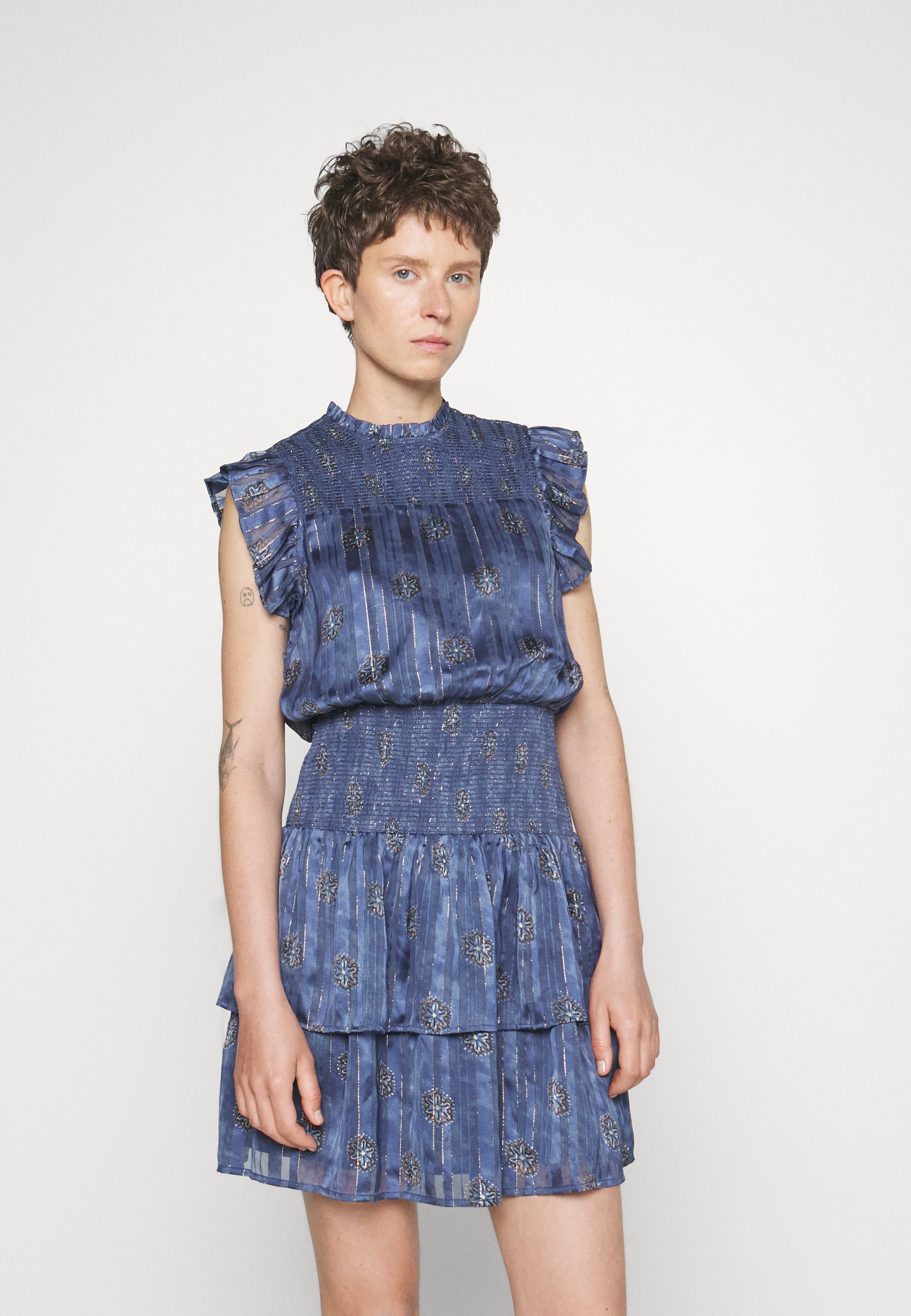 Scotch & Soda MINI DRESS WITH SMOCK STITCH DETAIL - Cocktail dress / Party dress - marine/dark blue