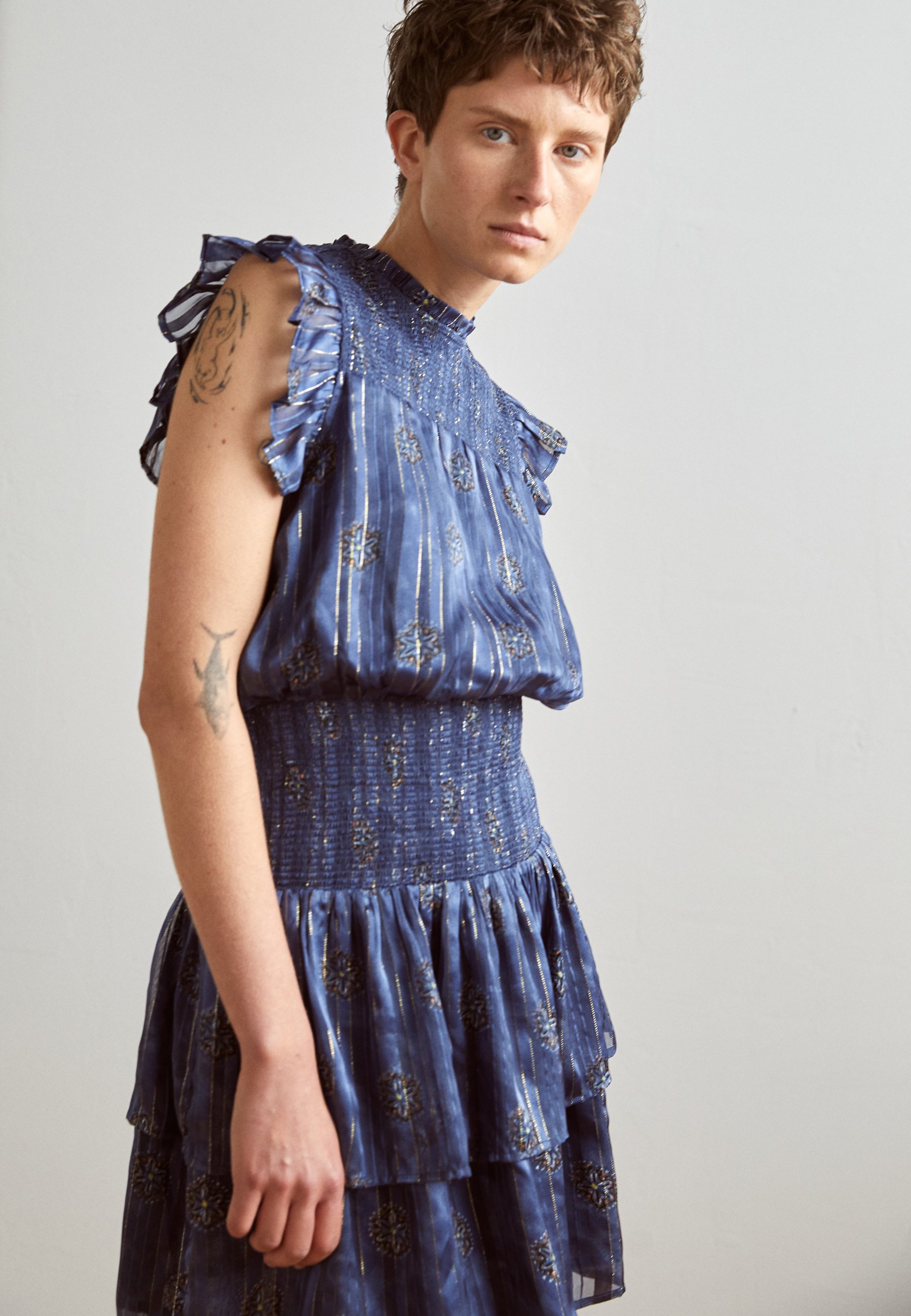 Scotch & Soda MINI DRESS WITH SMOCK STITCH DETAIL - Cocktail dress / Party dress - marine/dark blue