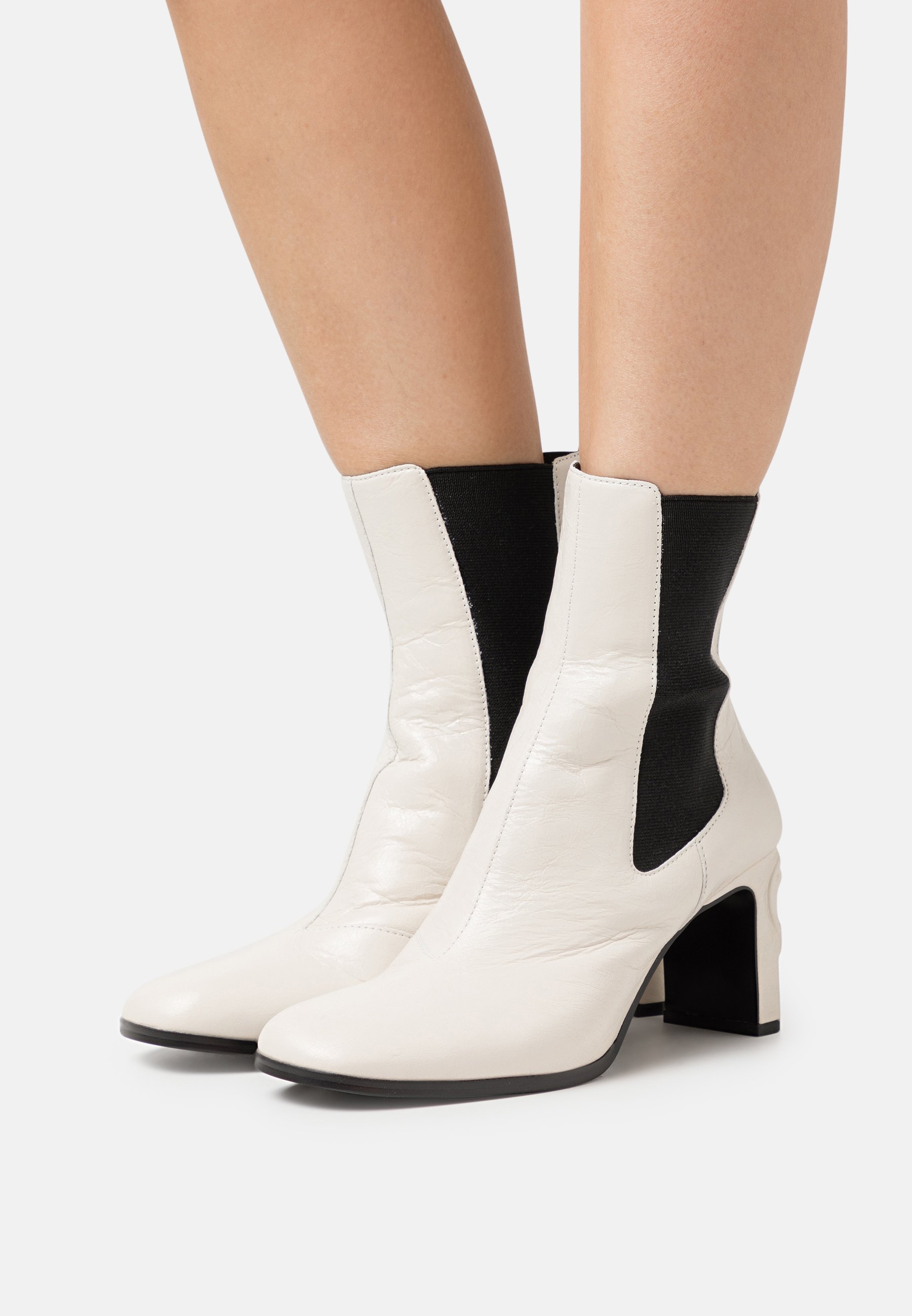 Diesel D-GIOVE AB - Classic ankle boots - white