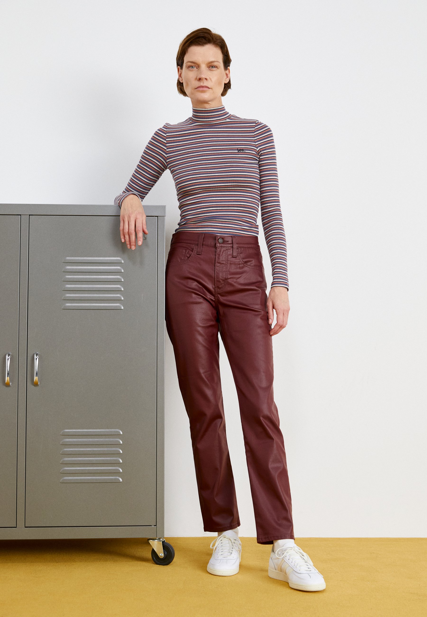 Levi's® 724™ COATED STRAIGHT - Straight leg jeans - decadent chocolate/dark brown