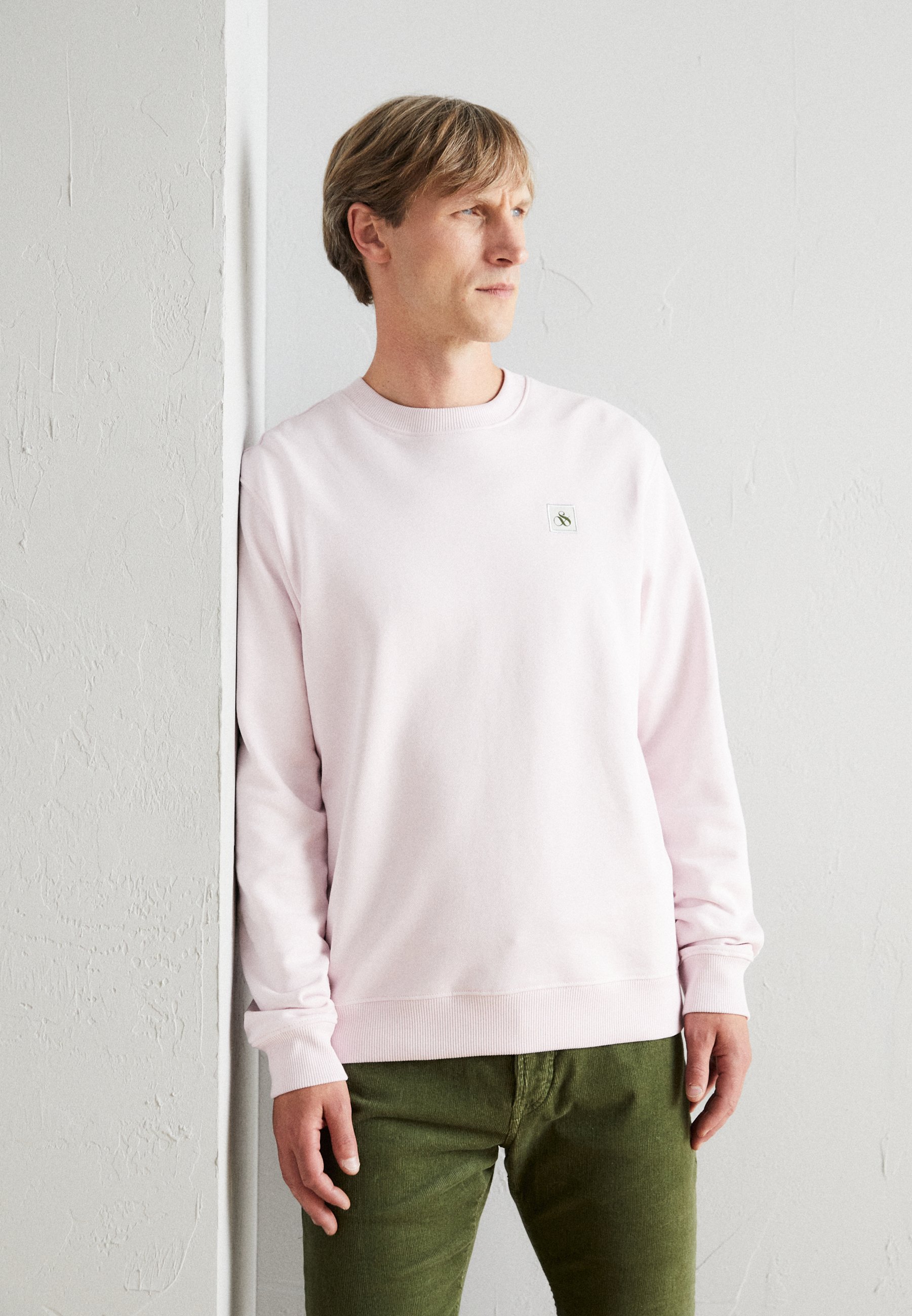Scotch & Soda ESSENTIALS LOGO BADGE CREW NECK - Sweatshirt - pink cloud/light pink