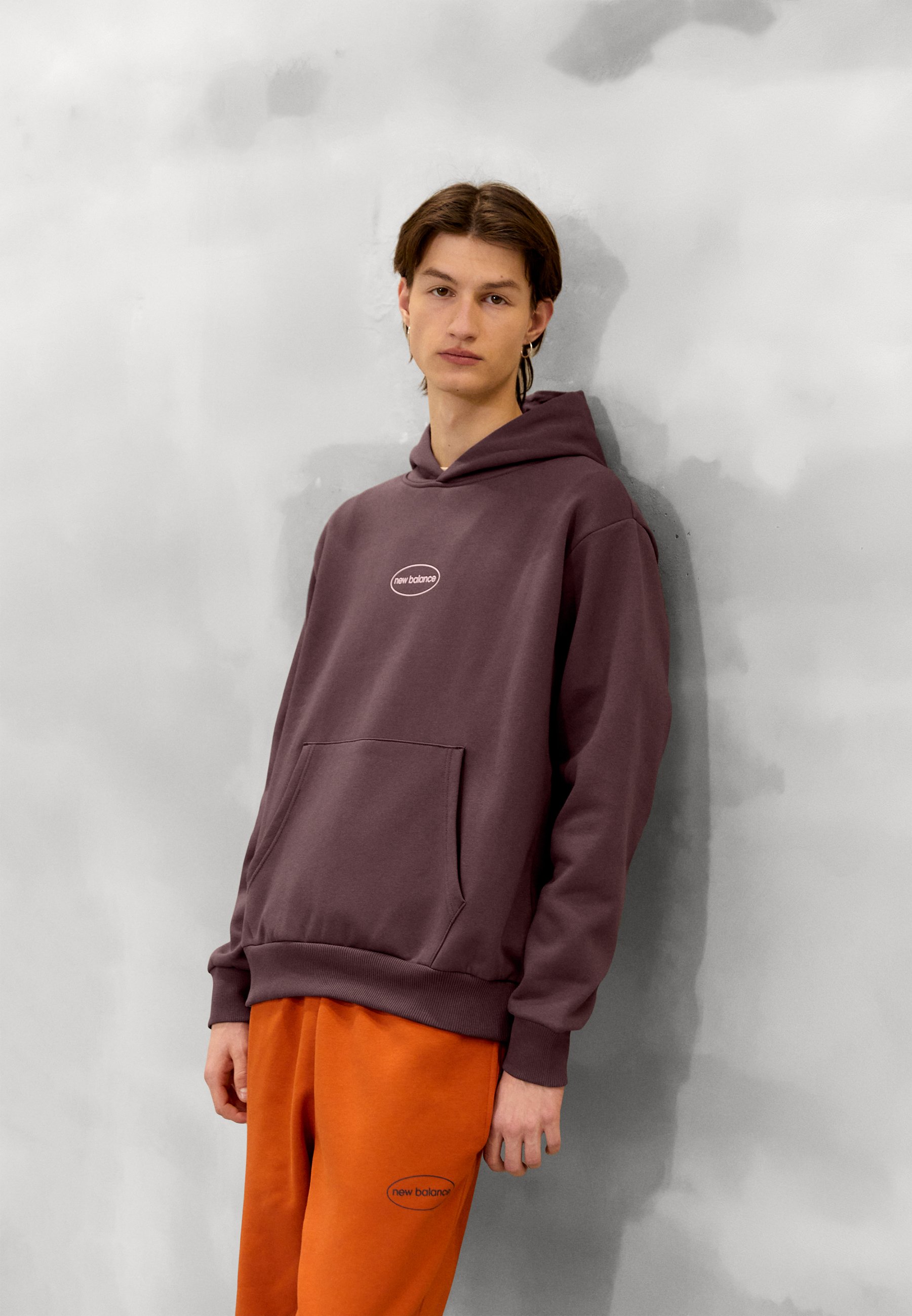 NB OVAL HOODIE - Hoodie - truffle/dark grey