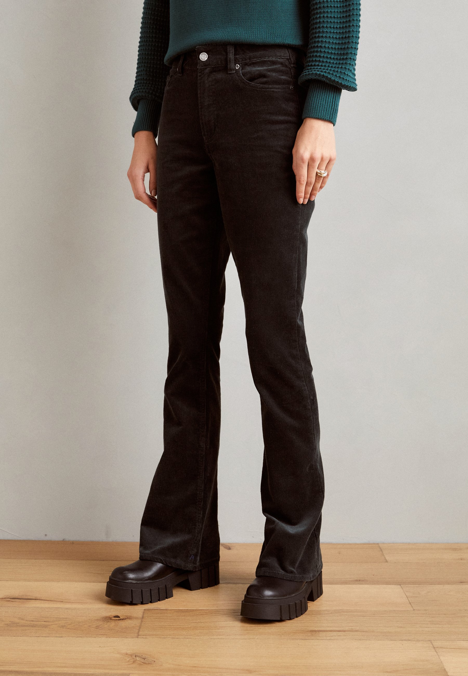 Scotch & Soda THE CHARM HIGH RISE FLARED PANTS - Trousers - antra/anthracite