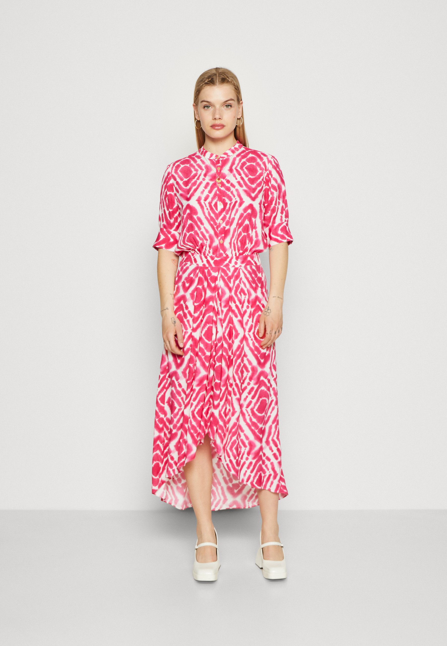 Scotch & Soda MIDI DRESS WITH HIGH LOW HEM - Shirt dress - disco tie dye pop pink/pink