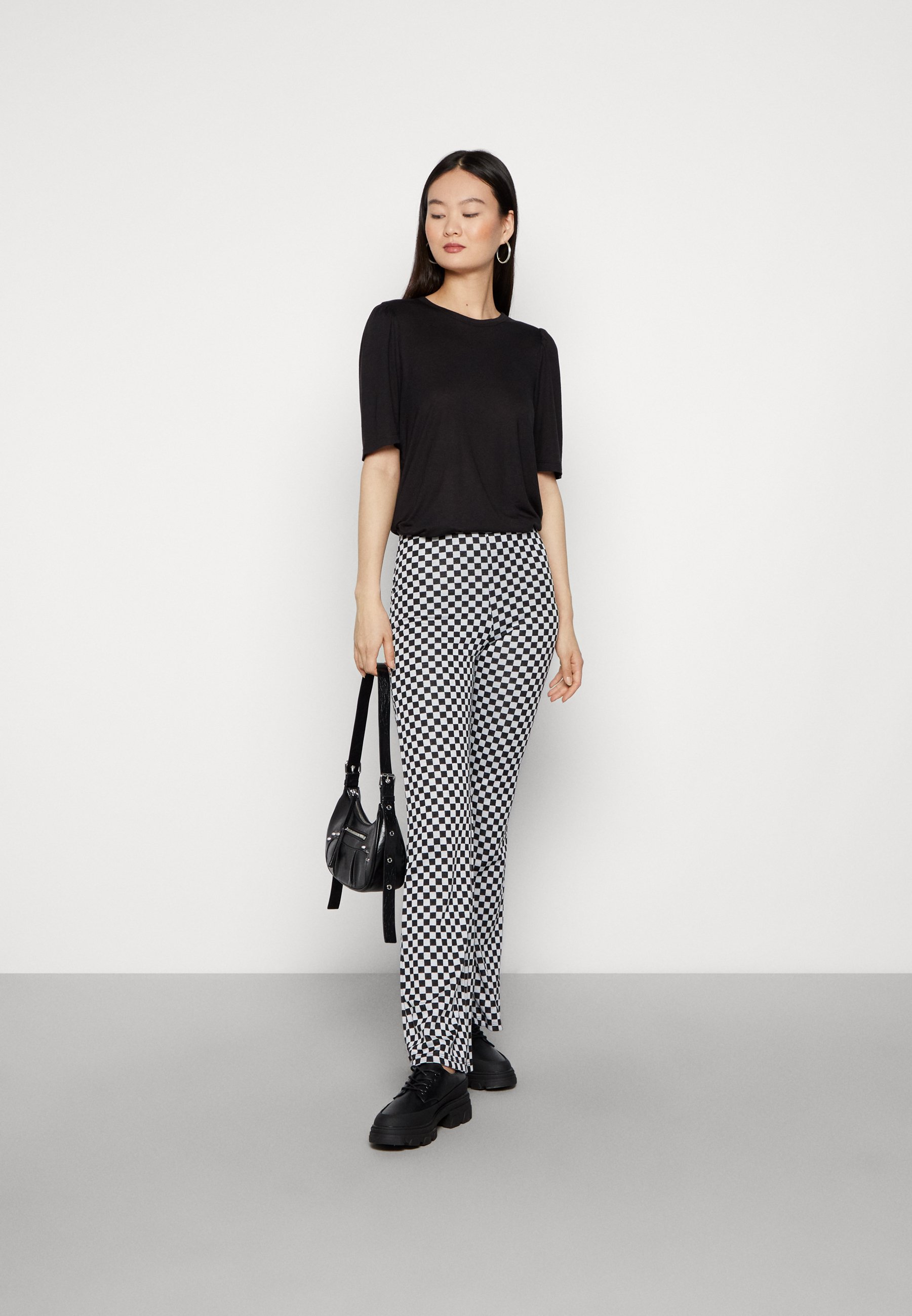 Vero Moda VMLUNA - Basic T-shirt - black