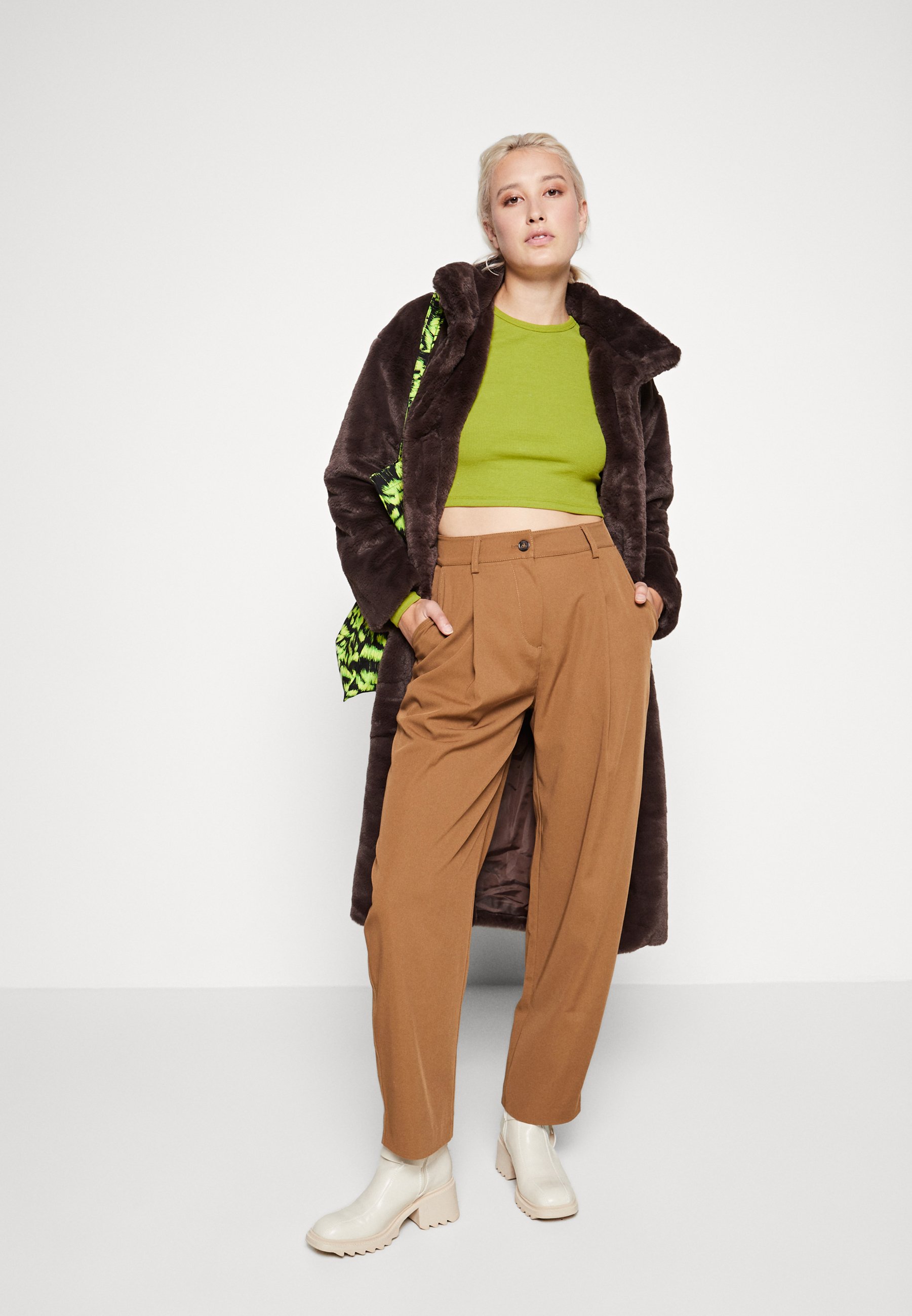 Vero Moda VMMONROE LONG FAUX FUR COAT - Classic coat - coffee bean/dark brown