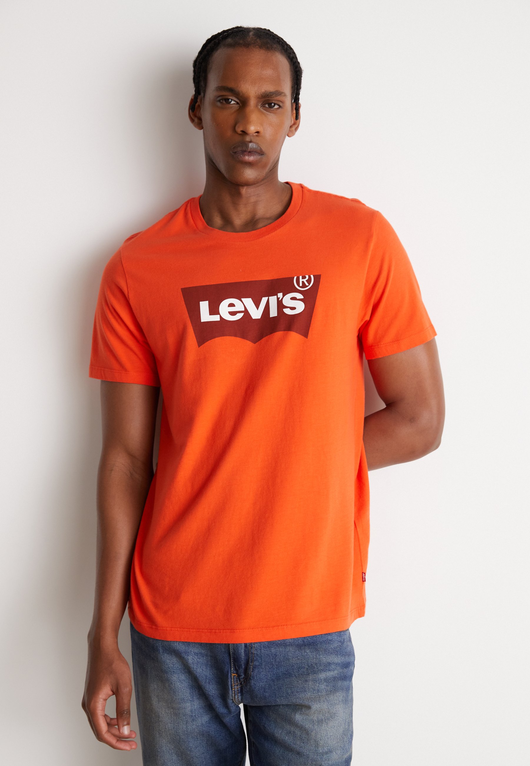 Levi's® GRAPHIC CREWNECK TEE - Print T-shirt - core mandari/red