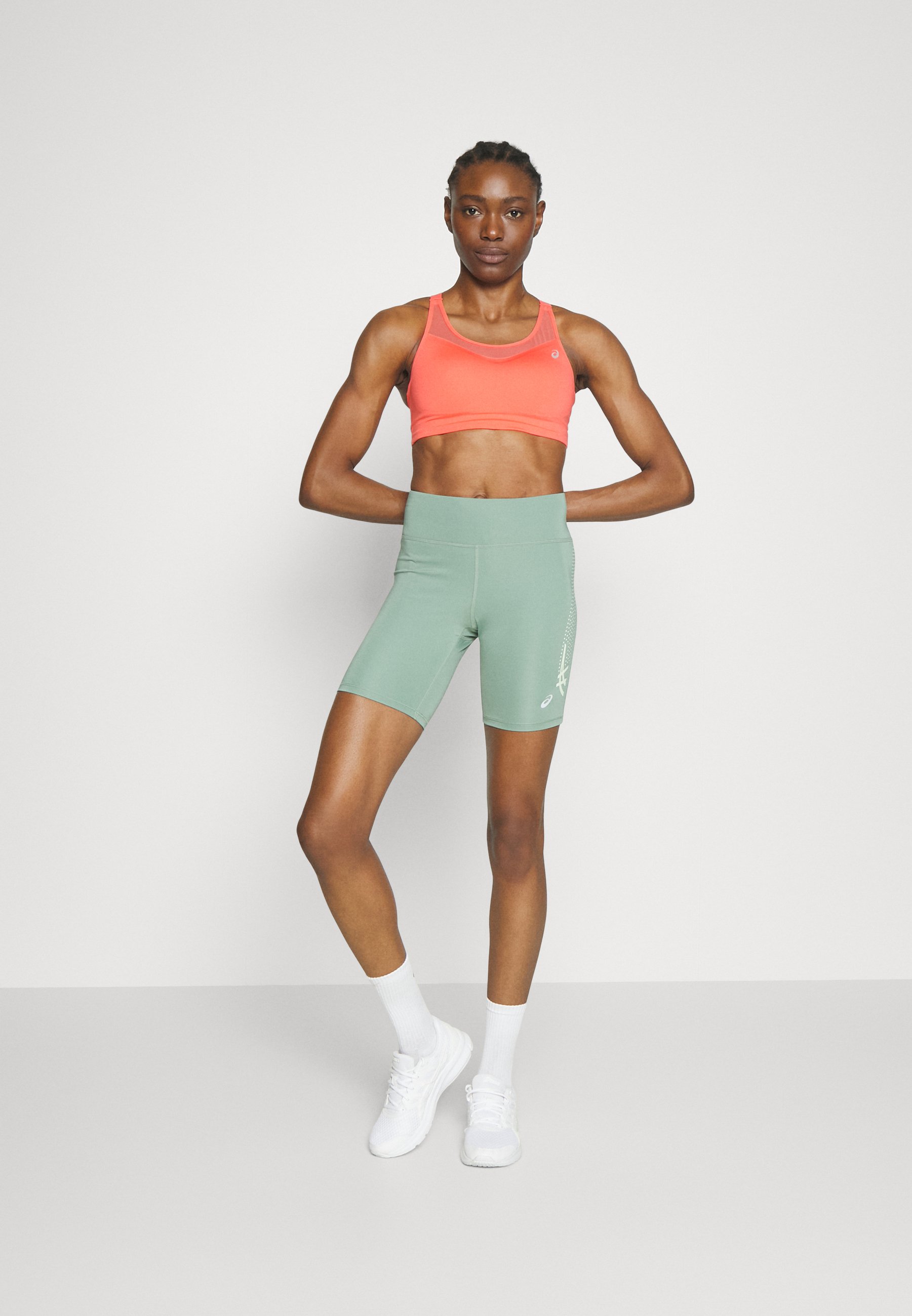ASICS ACCELERATE - Medium support sports bra - papaya/coral