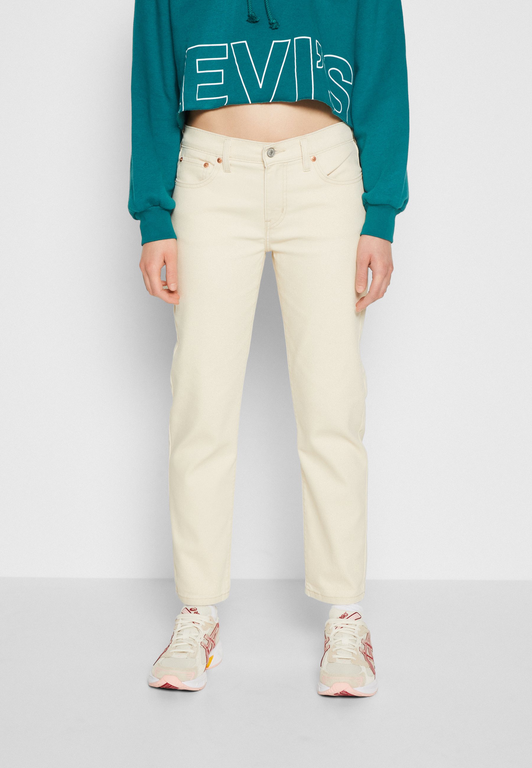 Levi's® MID RISE BOYFRIEND - Slim fit jeans - bleached sand twill/beige
