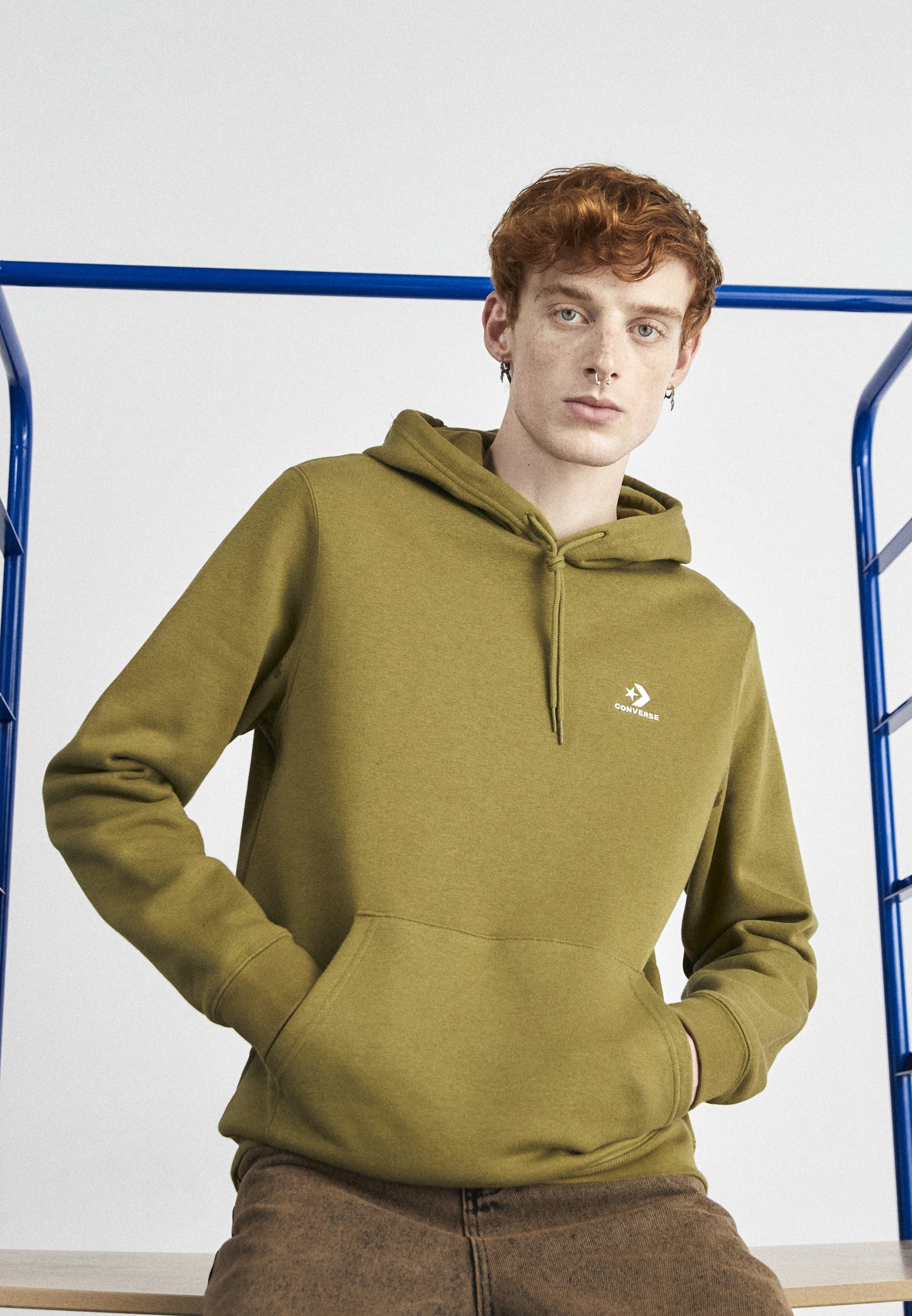 Converse STANDARD FIT LEFT CHEST STAR HOODIE UNISEX - Sweatshirt - cosmic turtle/olive