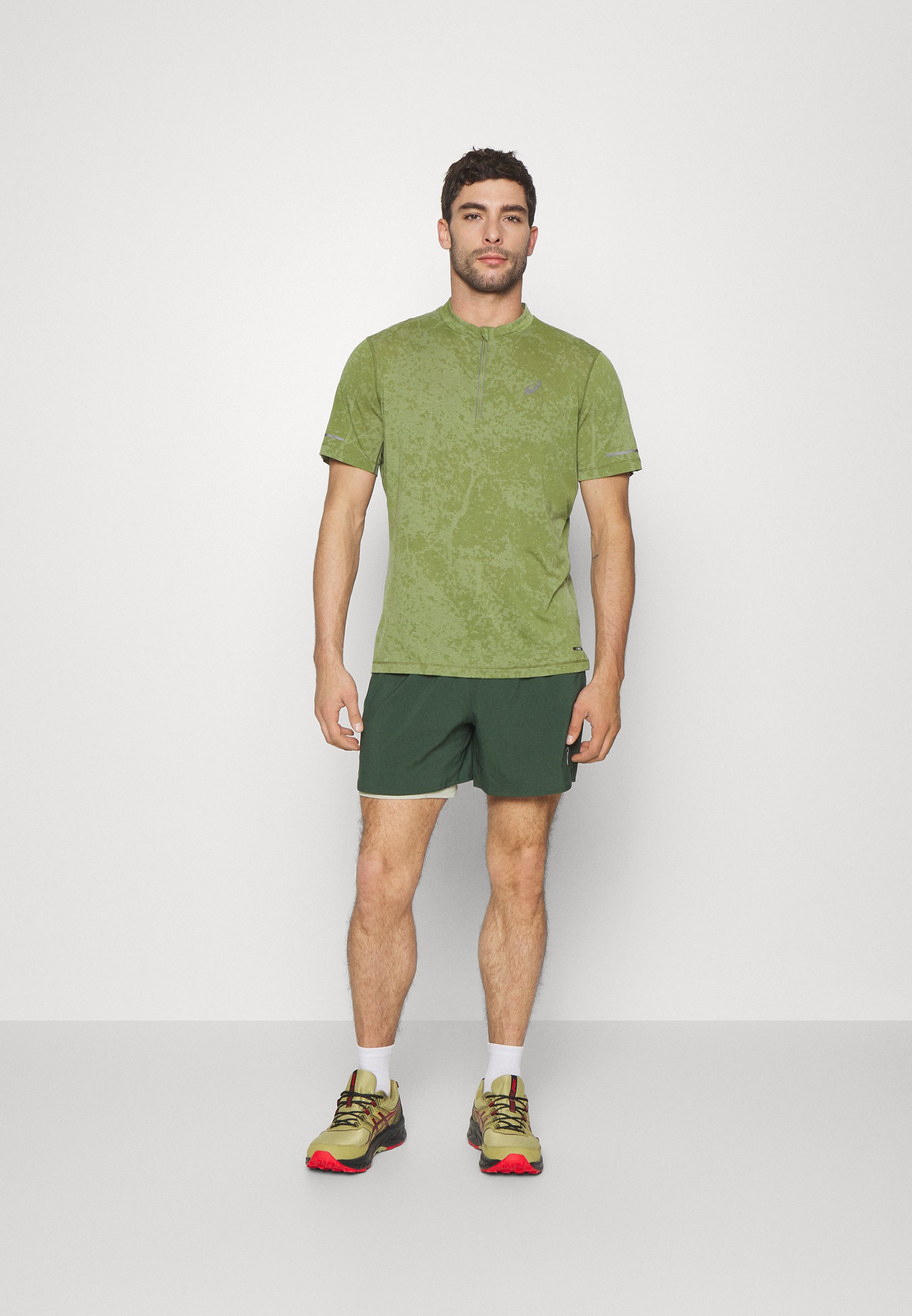 ASICS METARUN 1/2 ZIP PATTERN - Sports T-shirt - cactus/khaki