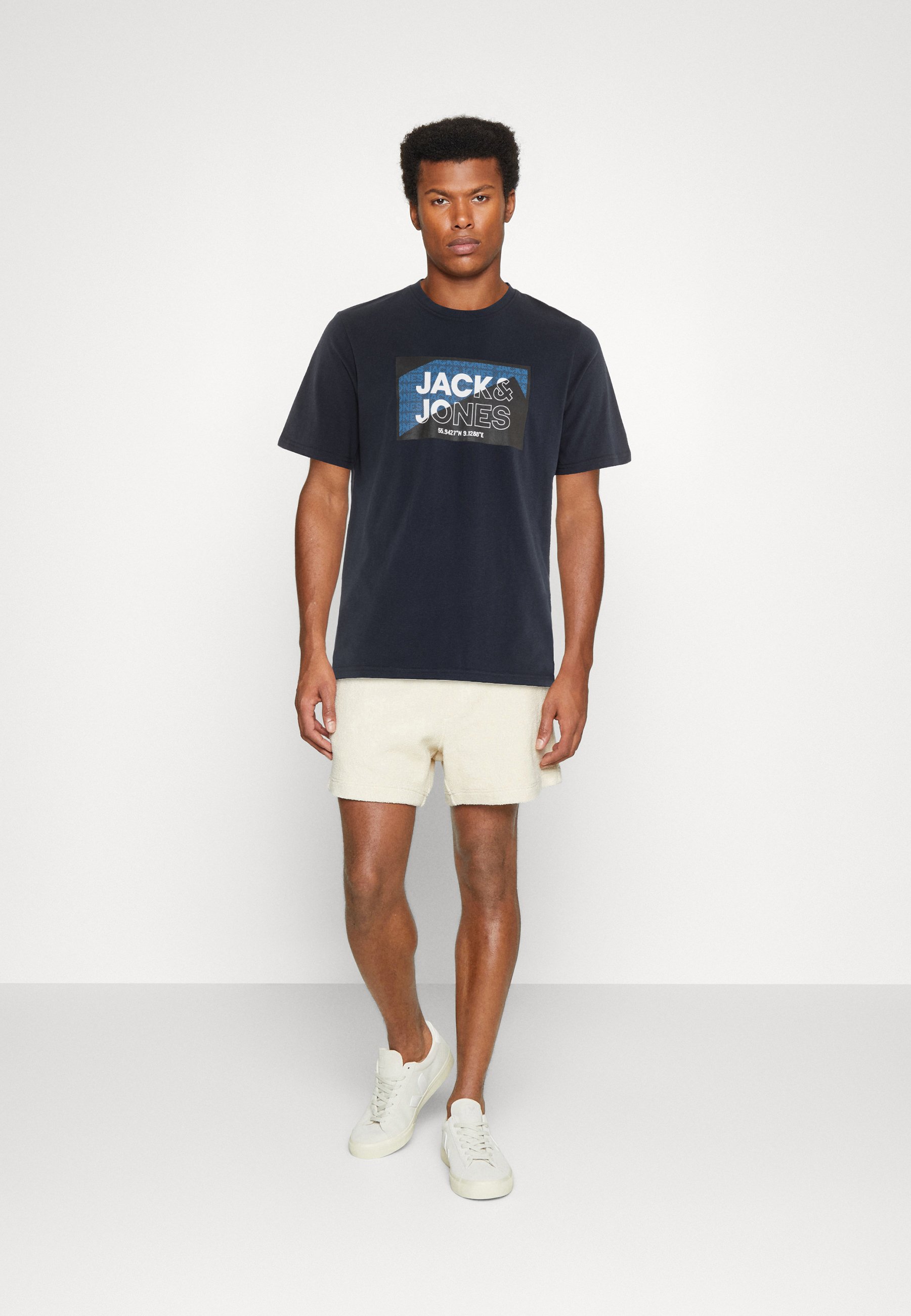Jack &Jones JCOLOGAN CREW NECK - Print T-shirt - navy blazer/dark blue