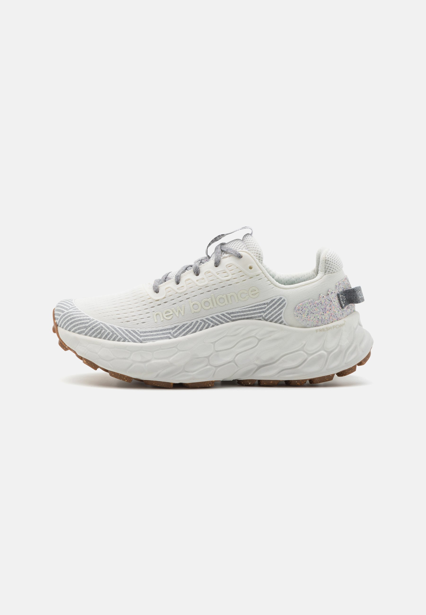 NB FRESH FOAM X MORE TRAIL V3 - Trail running shoes - white/white