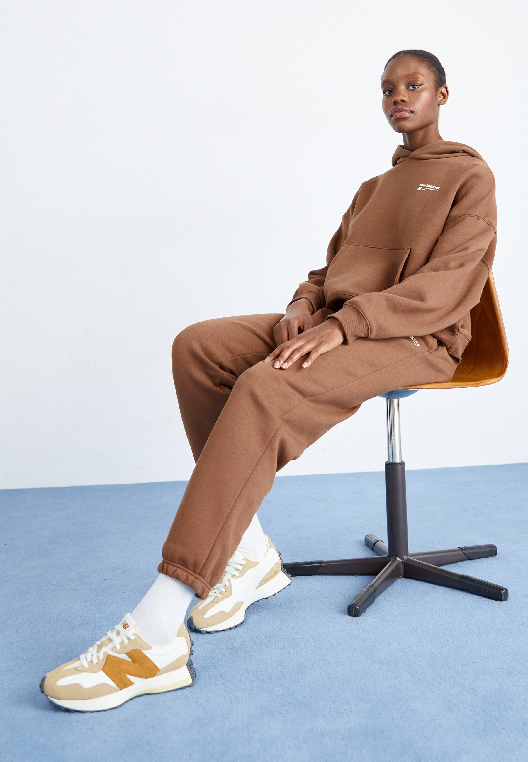 NB LINEAR HERITAGE - Tracksuit bottoms - pinecone/brown