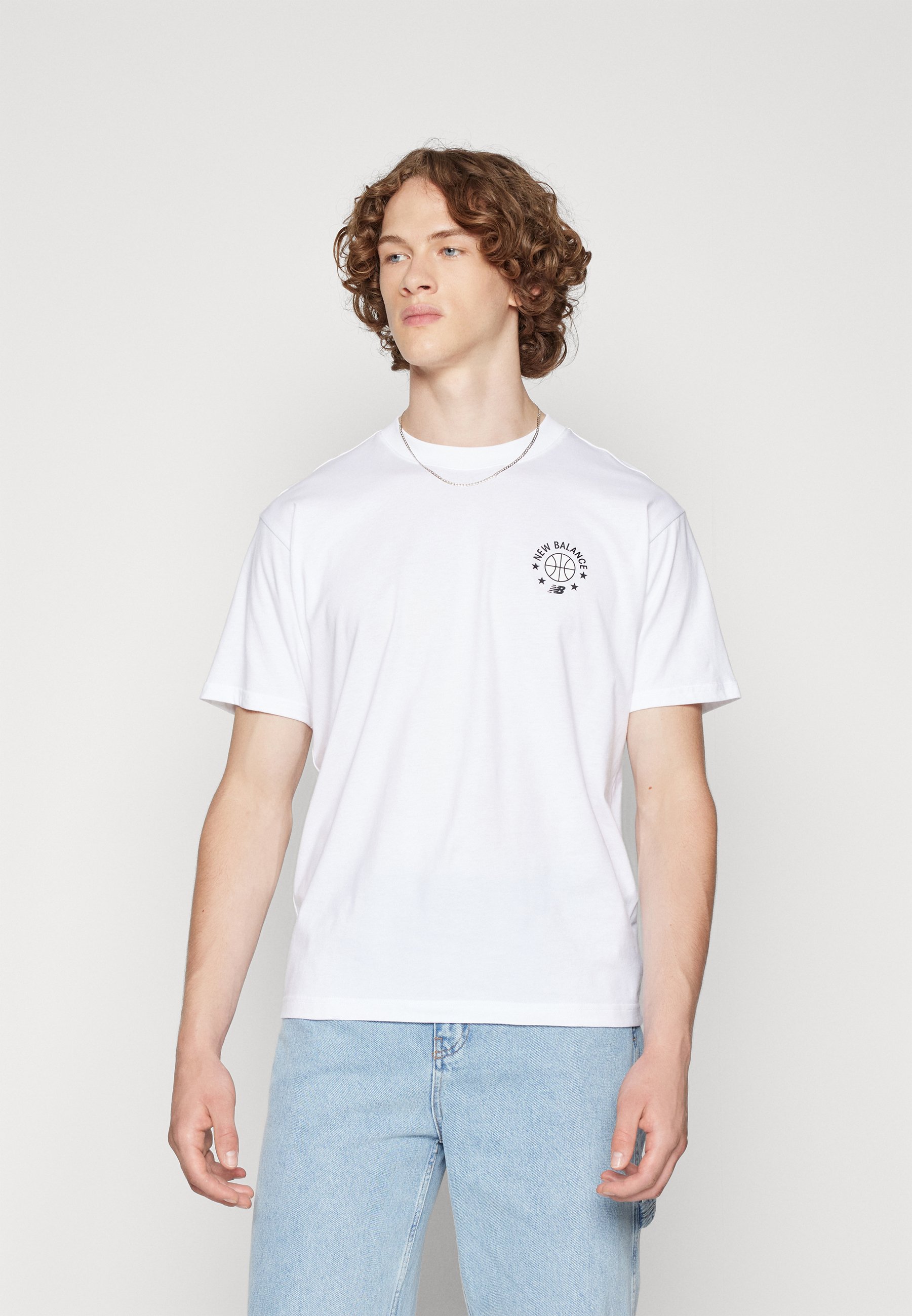 NB HOOPS ESSENTIALS - Print T-shirt - white