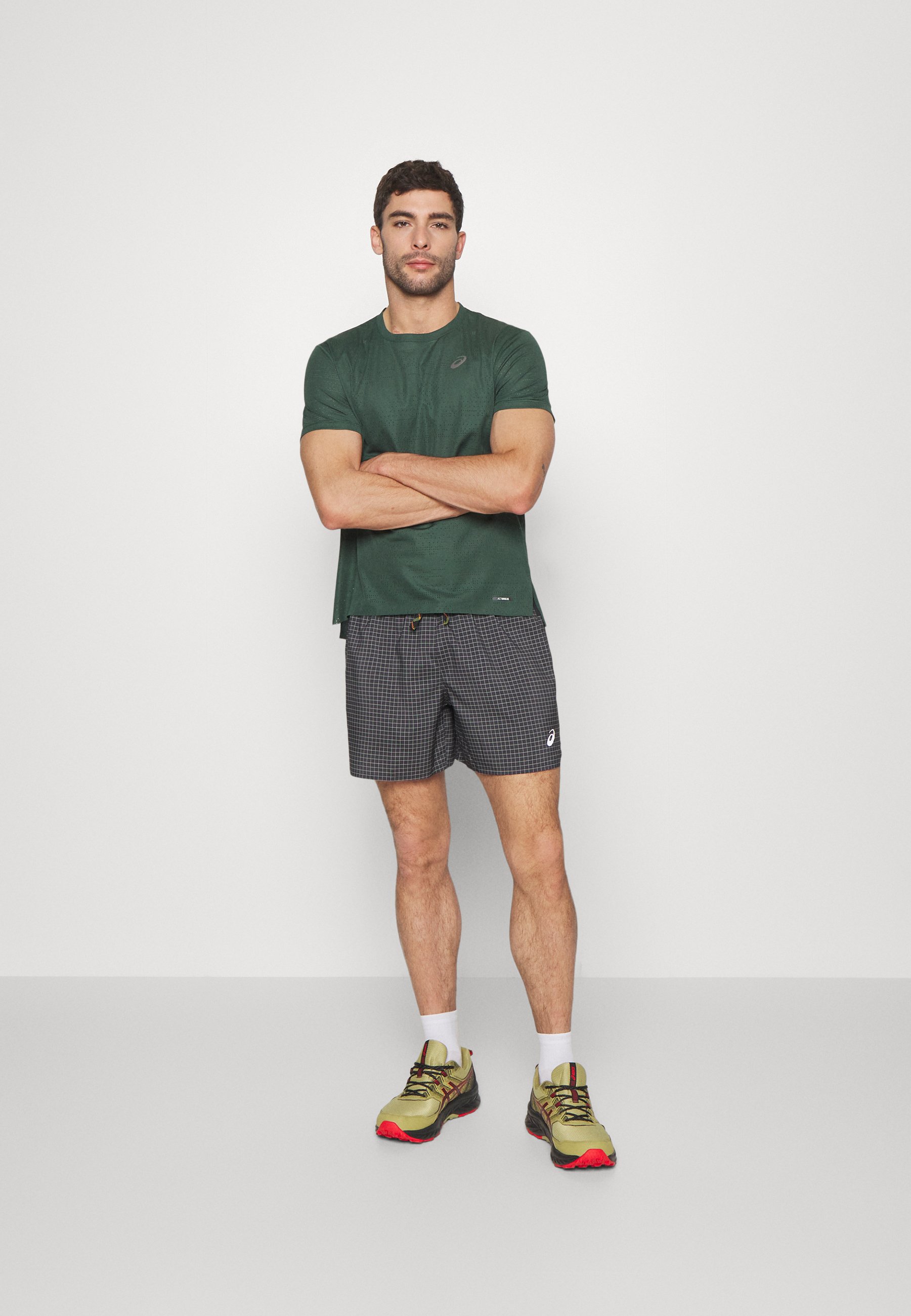 ASICS FUJITRAIL LOGO SHORT - Sports shorts - performance black/lime zest/black