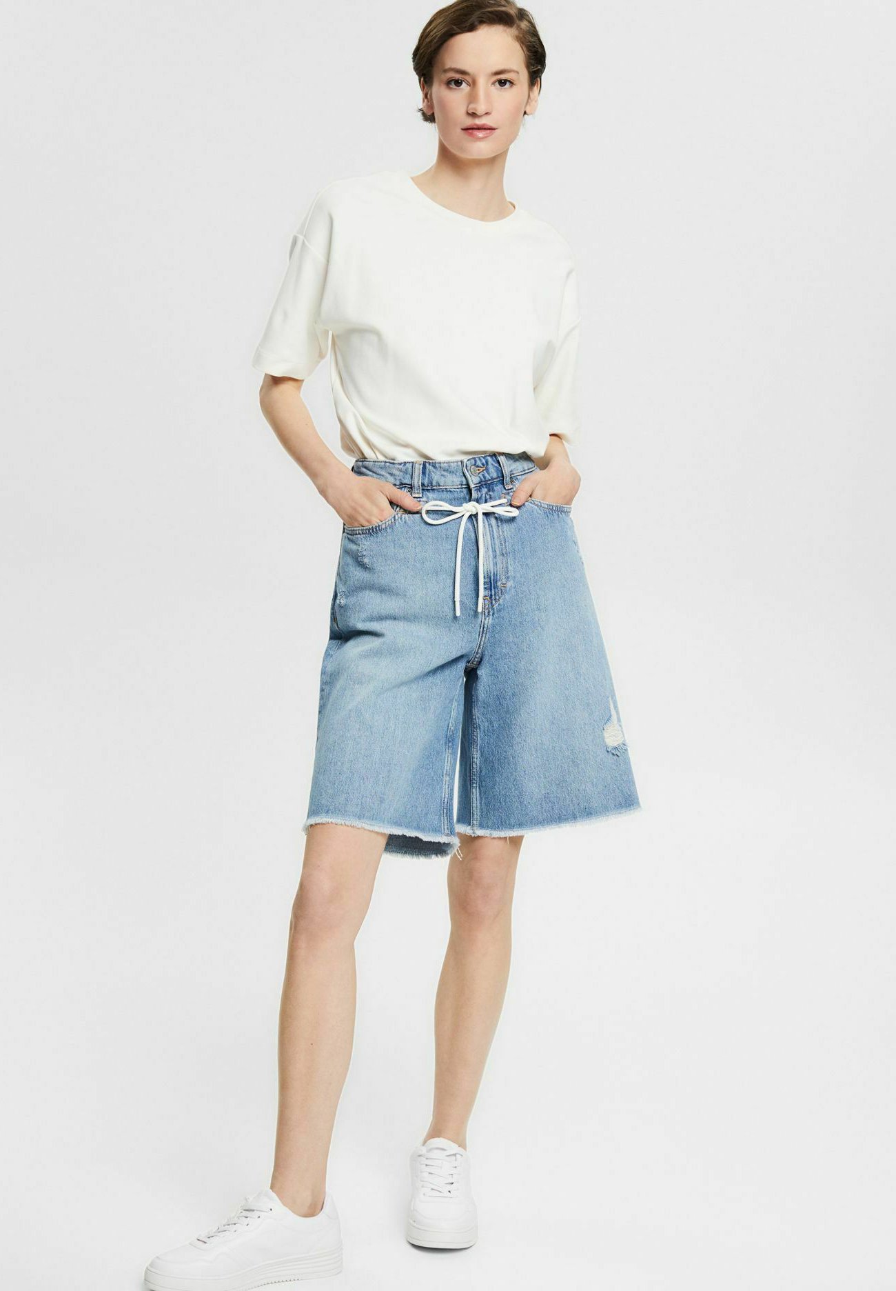 Esprit MIT KORDELZUG - Denim shorts - blue medium washed/metallic blue