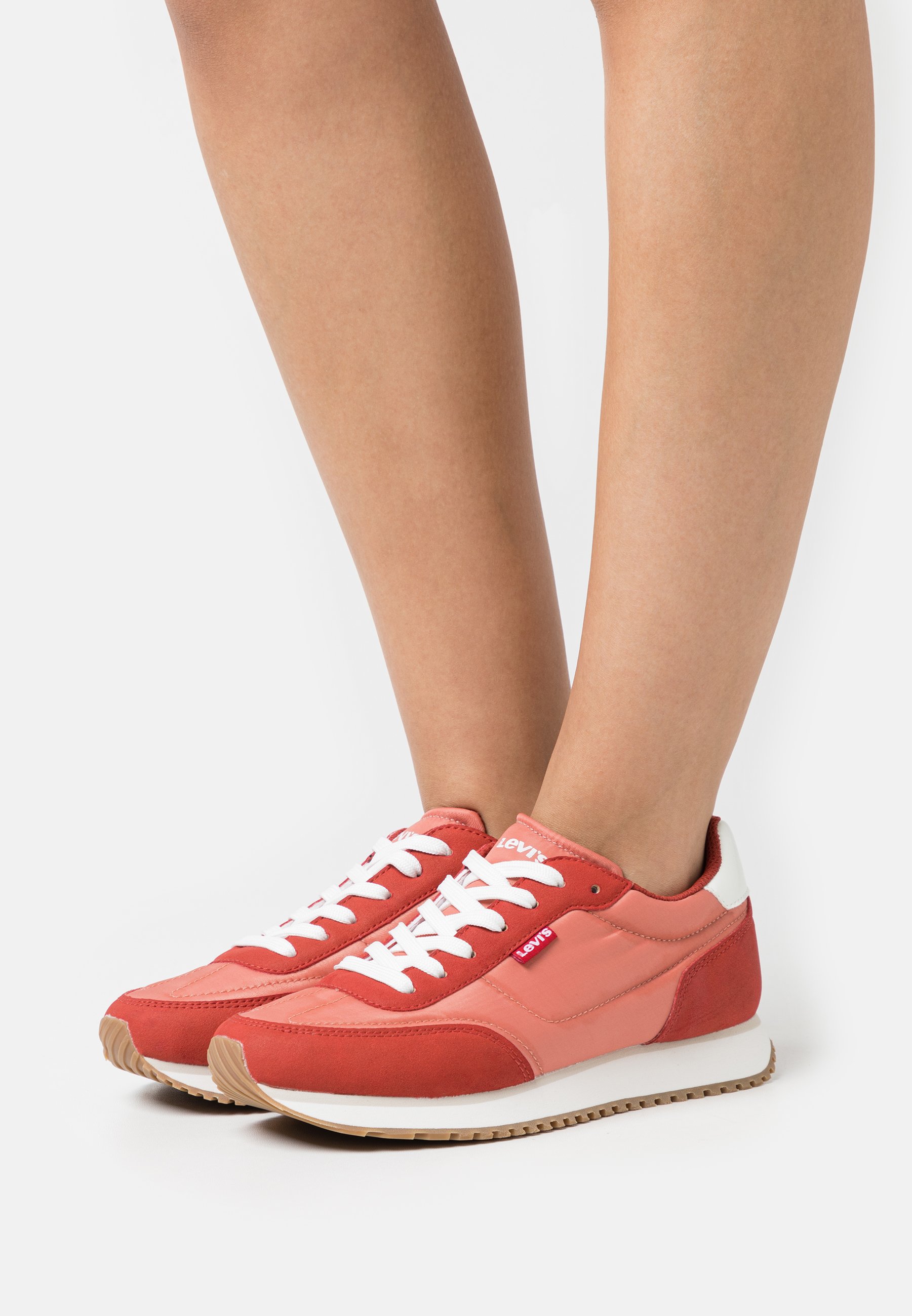 Levi's® STAG RUNNER - Trainers - regular pink/dark red