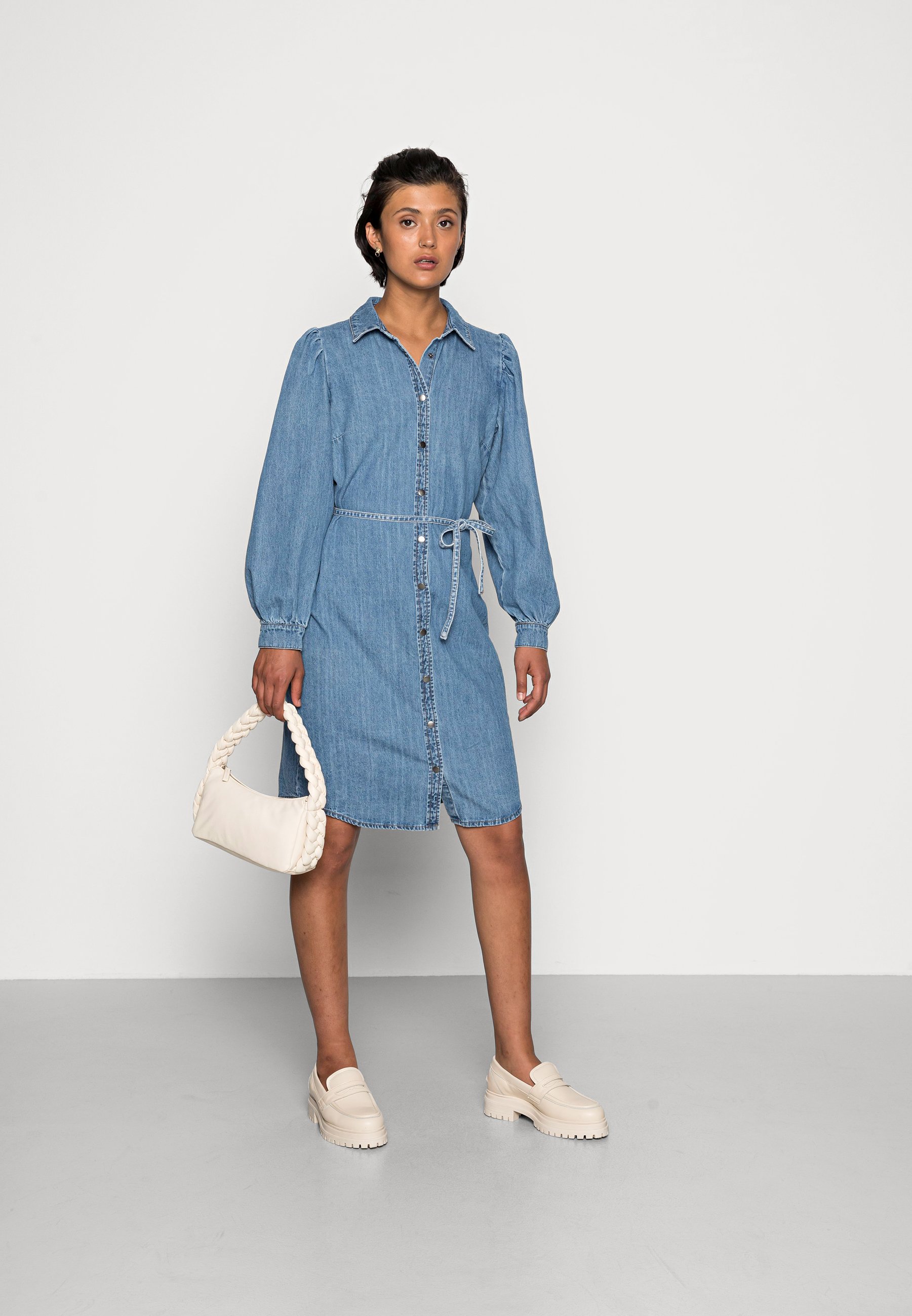 ONLY ONLROCCO LIFE LS MD  DNM DRESS - Denim dress - medium blue denim/blue denim
