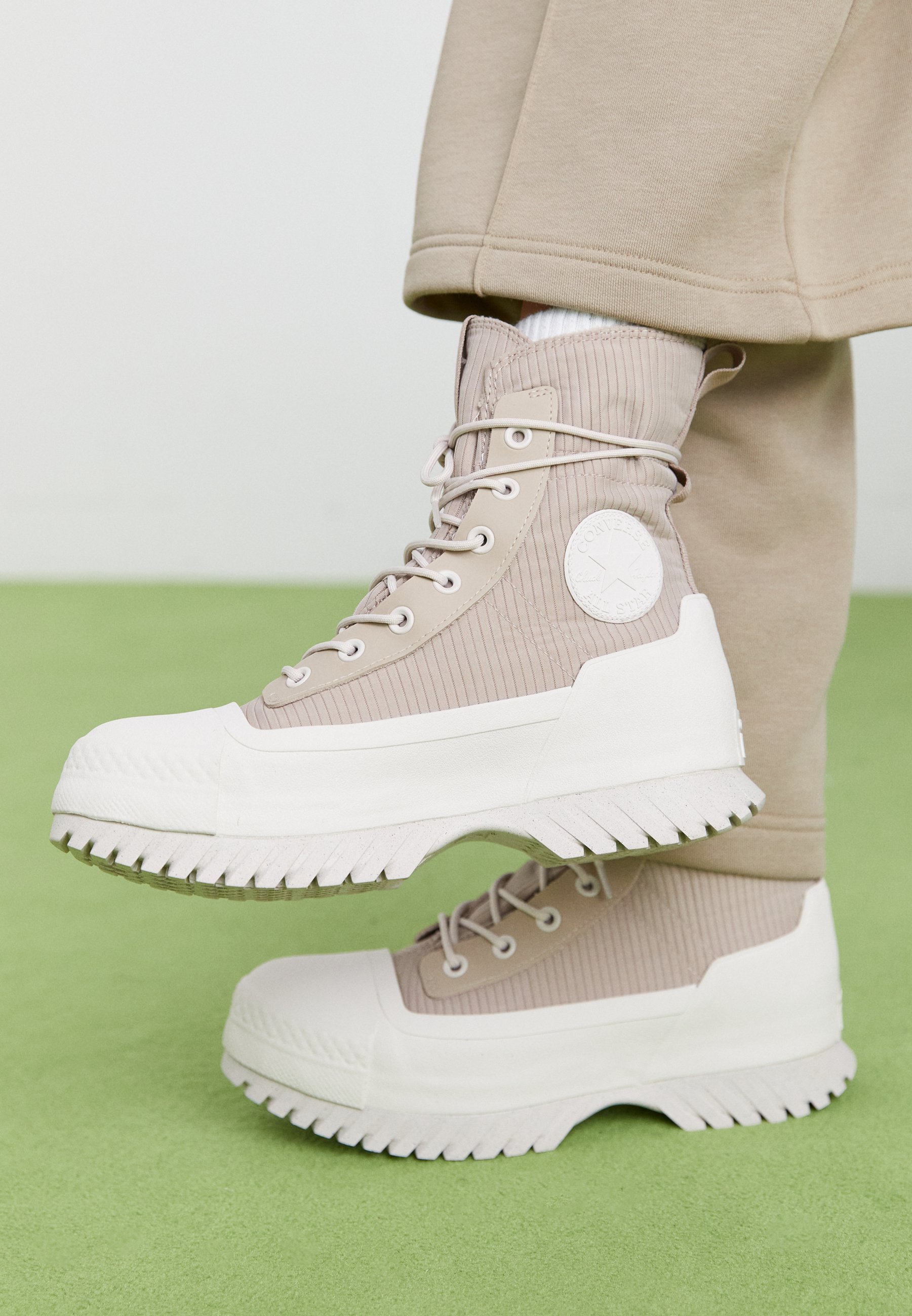 Converse CHUCK TAYLOR ALL STAR LUGGED 2.0 PLATFORM COUNTER CLIMATE EXTRA HIGH - Platform ankle boots - taupe