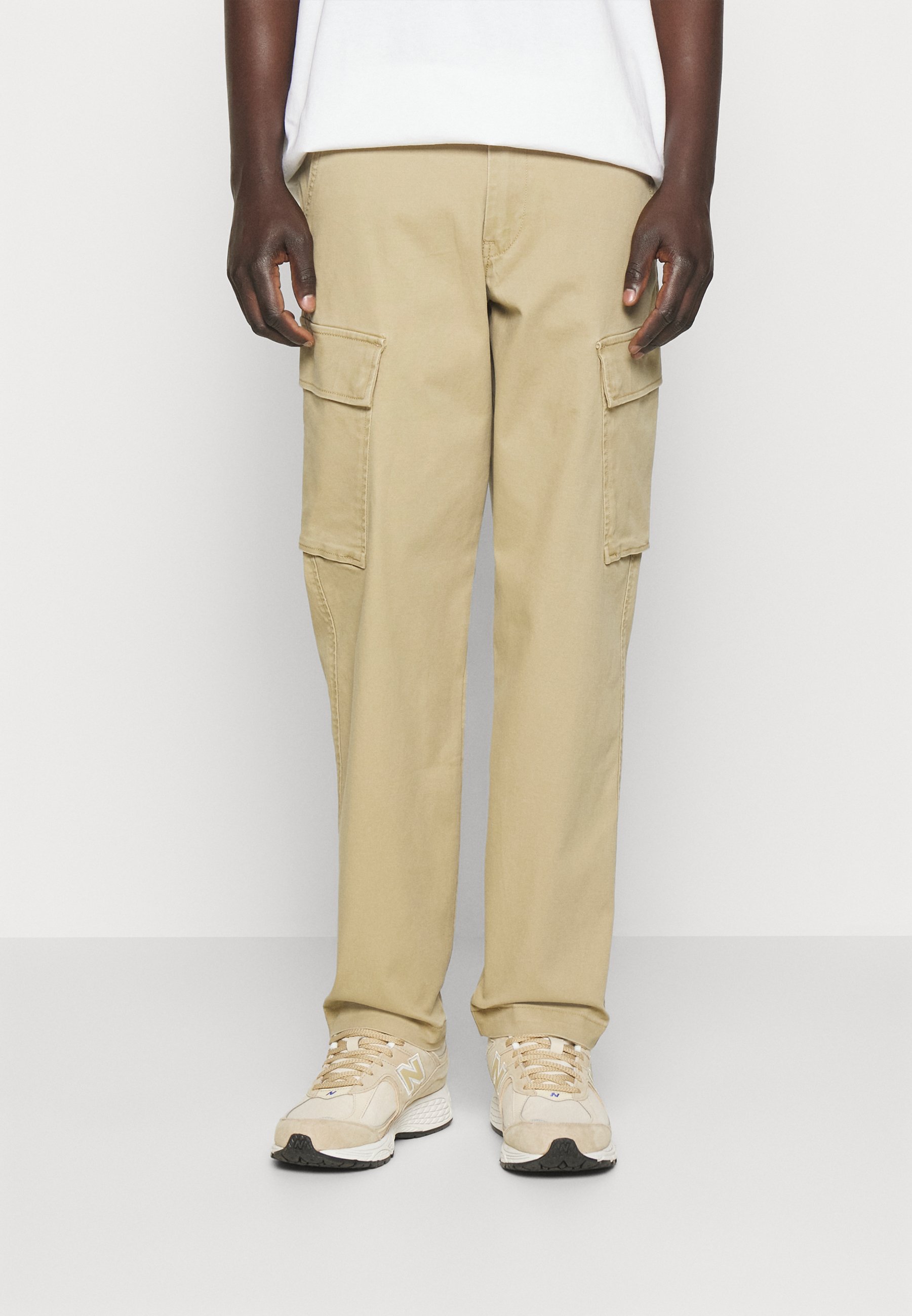 Levi's® TAPER - Cargo trousers - harvest gold/beige