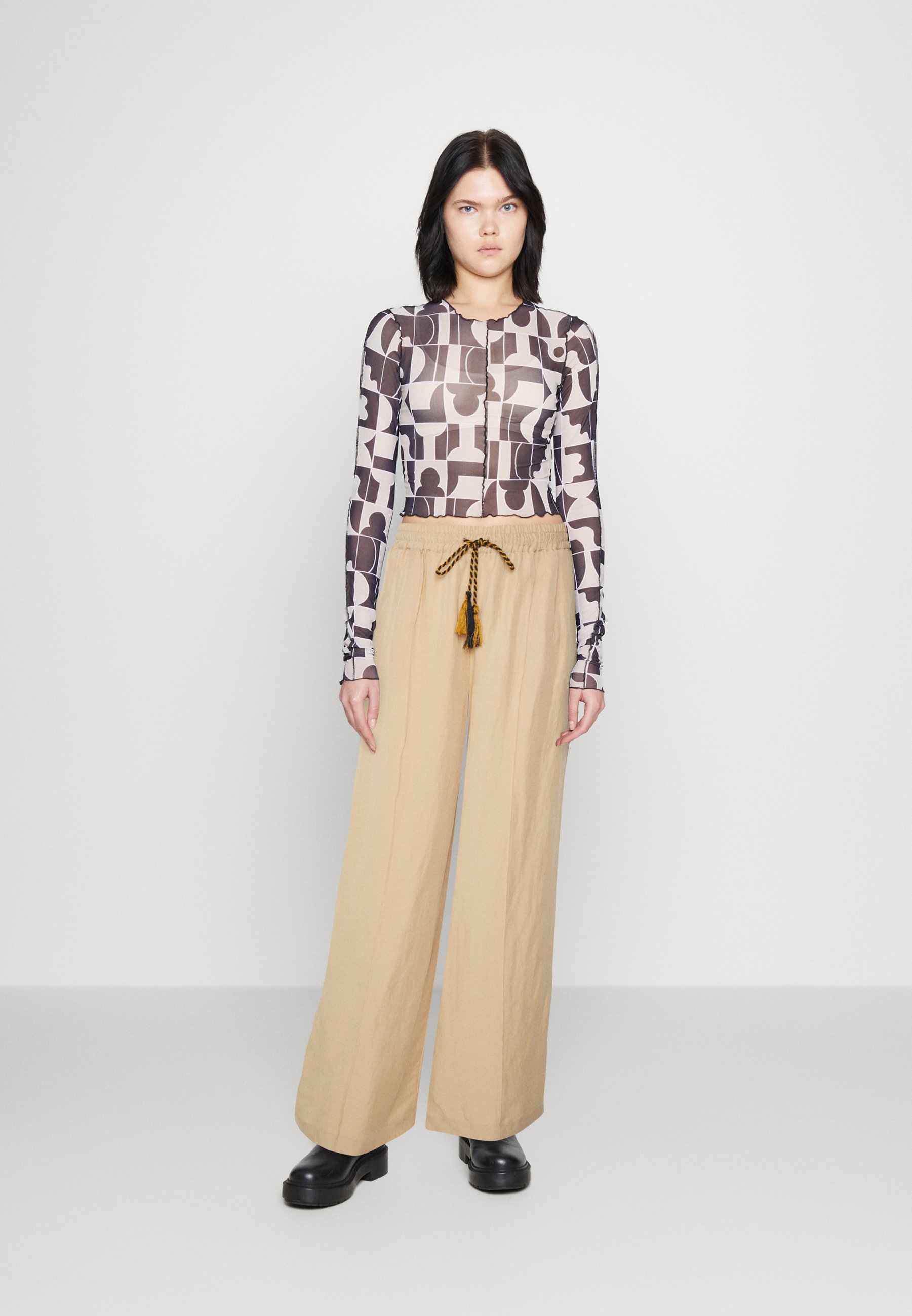 Scotch & Soda THE HOPE HIGH RISE WIDE LEG PANTS - Trousers - soft sand/sand